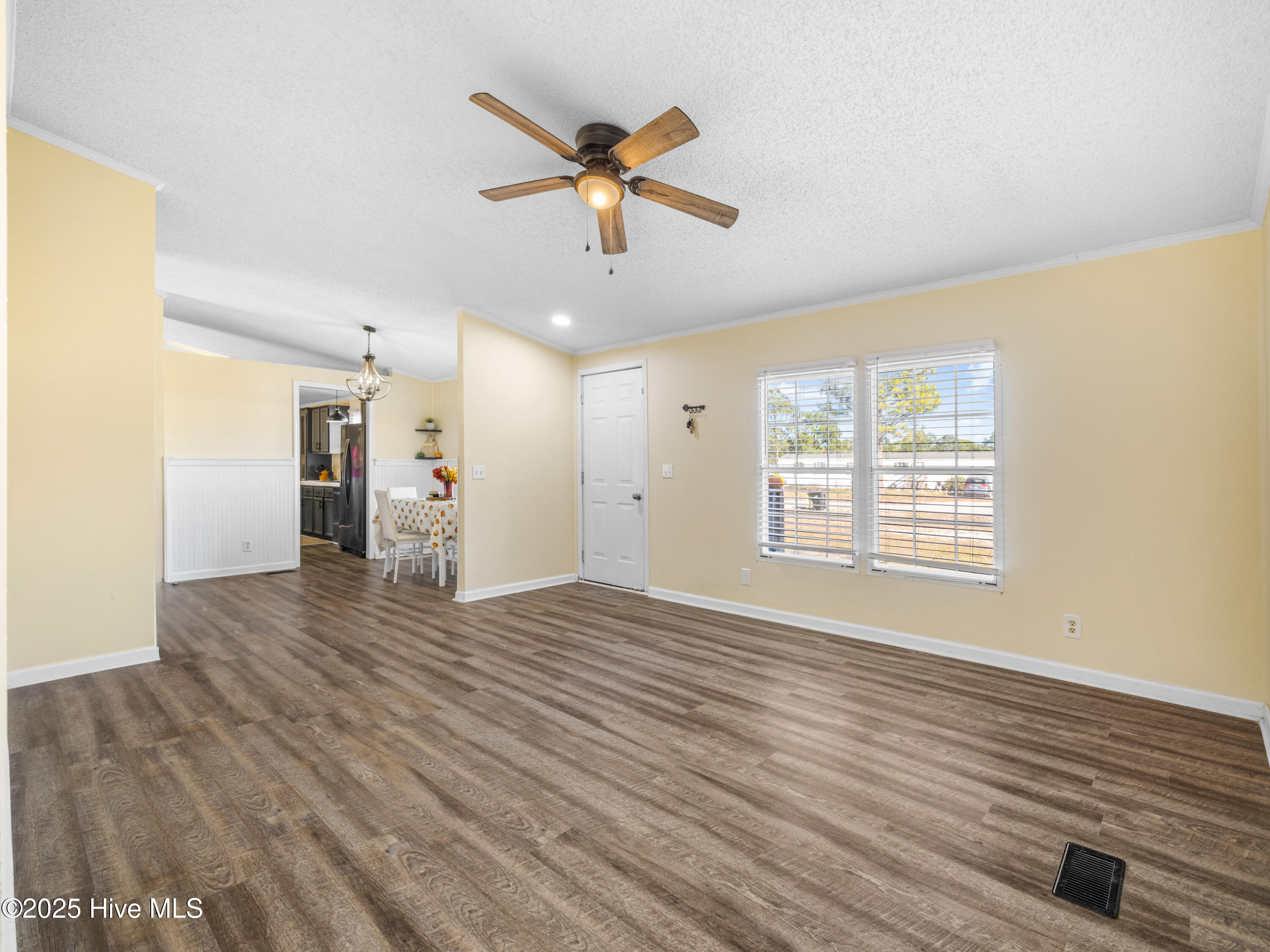 307 N Winchester Lane