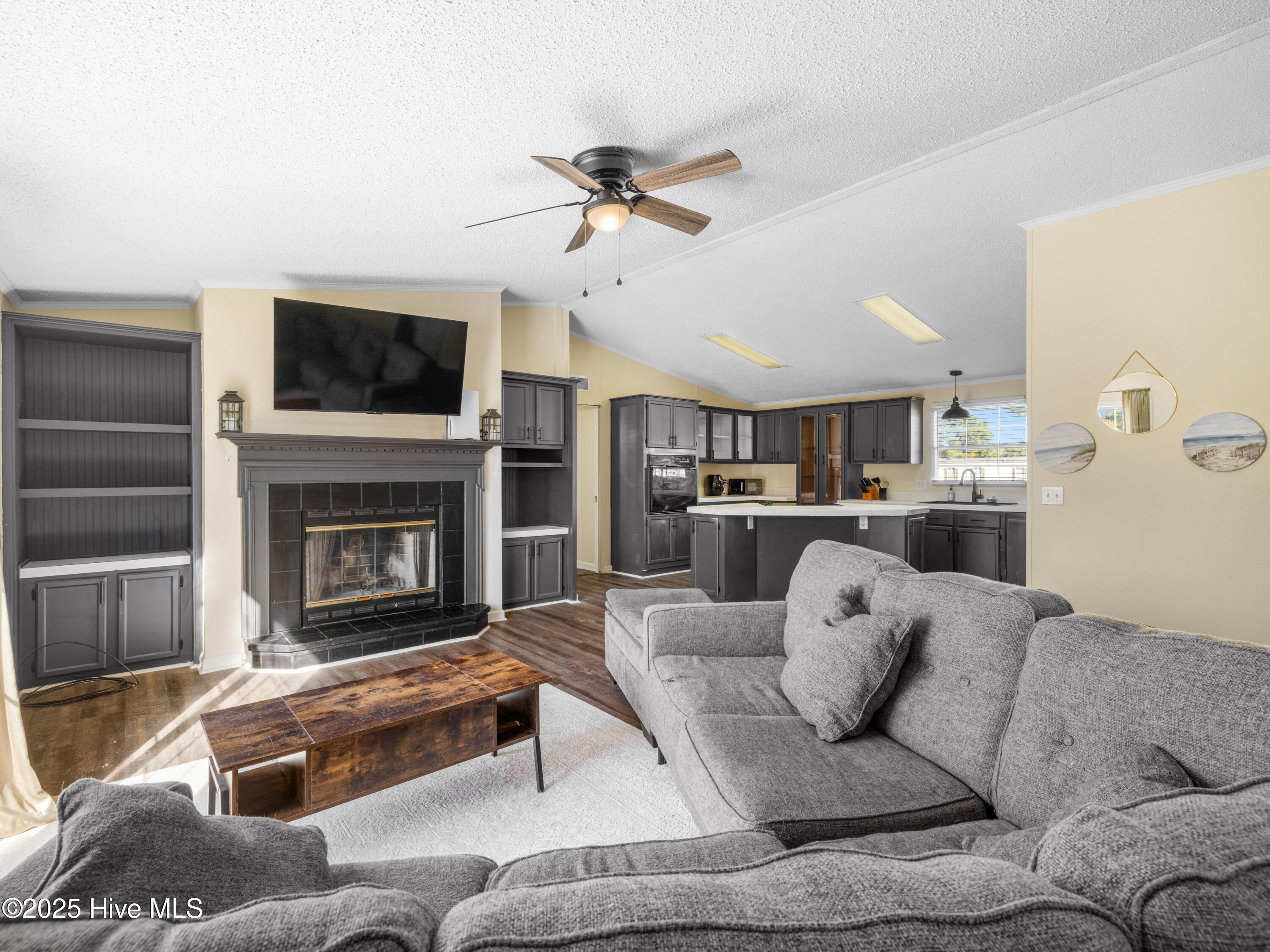 307 N Winchester Lane