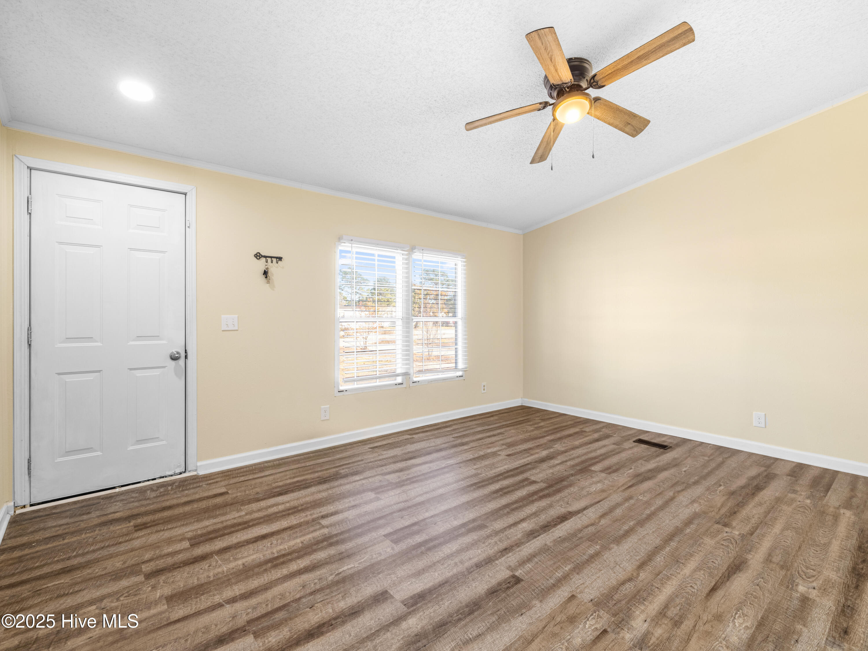 307 N Winchester Lane