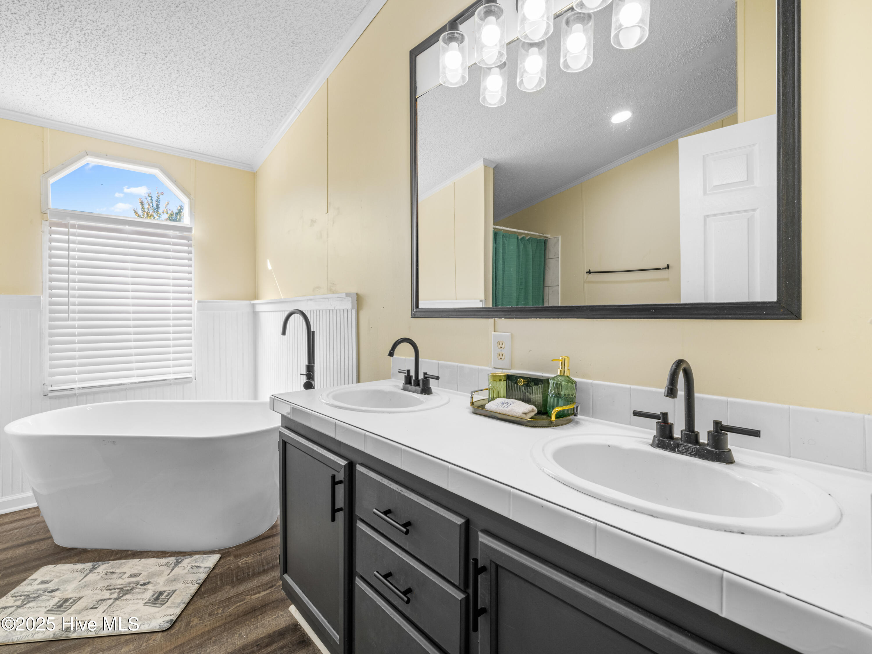 307 N Winchester Lane