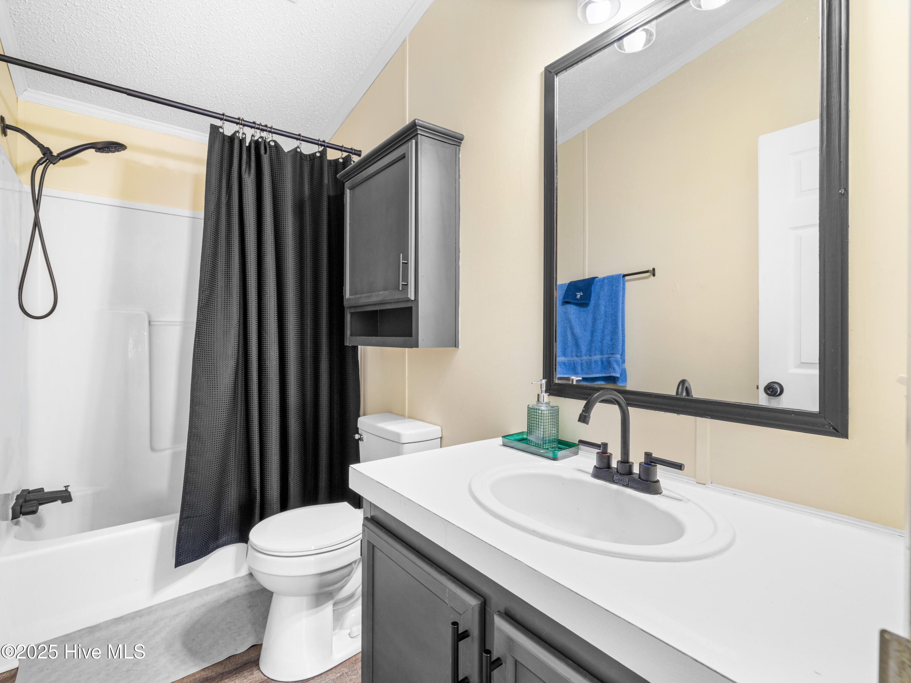 307 N Winchester Lane