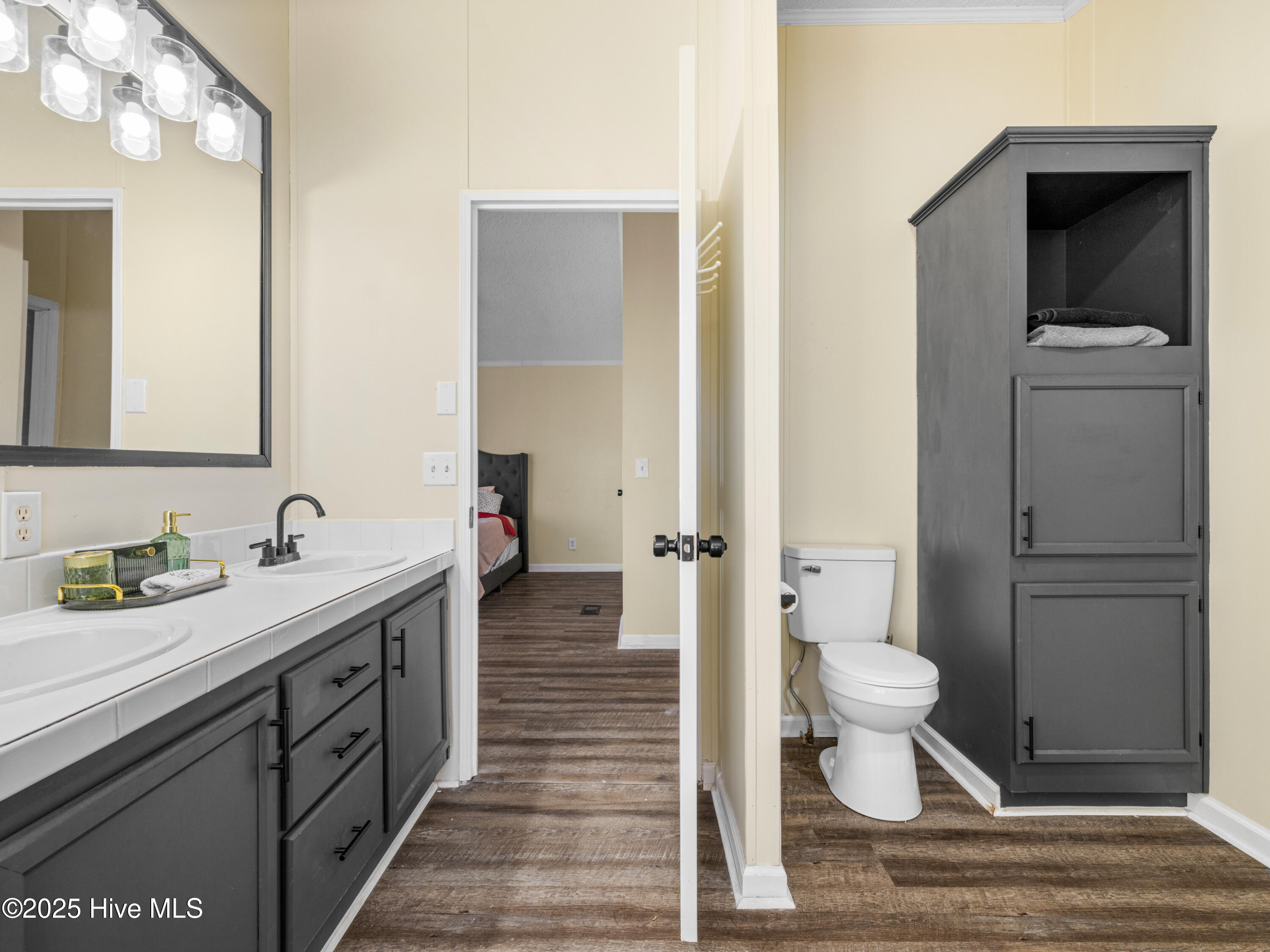 307 N Winchester Lane