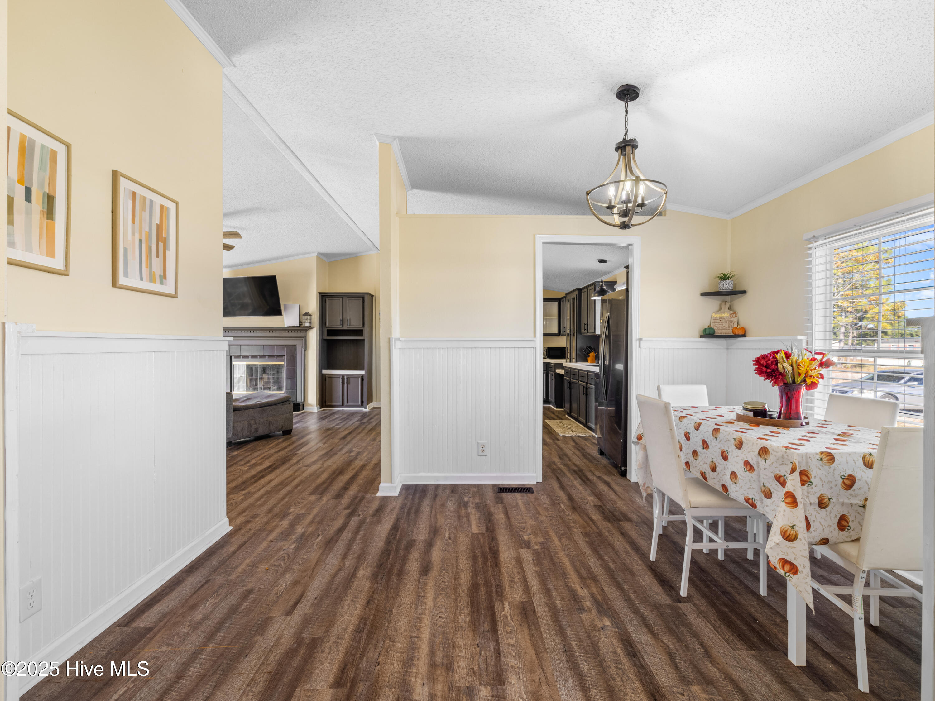 307 N Winchester Lane