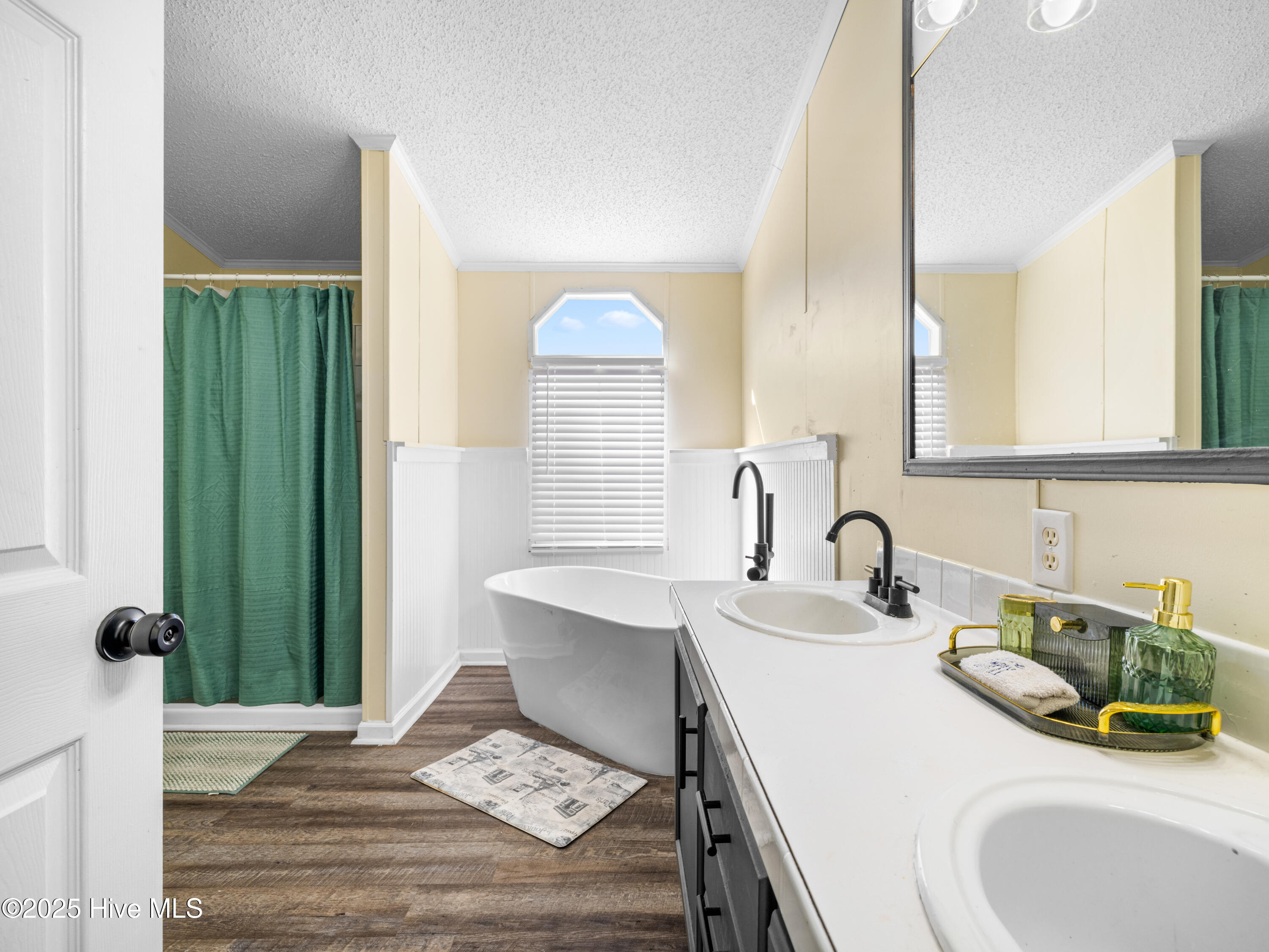 307 N Winchester Lane