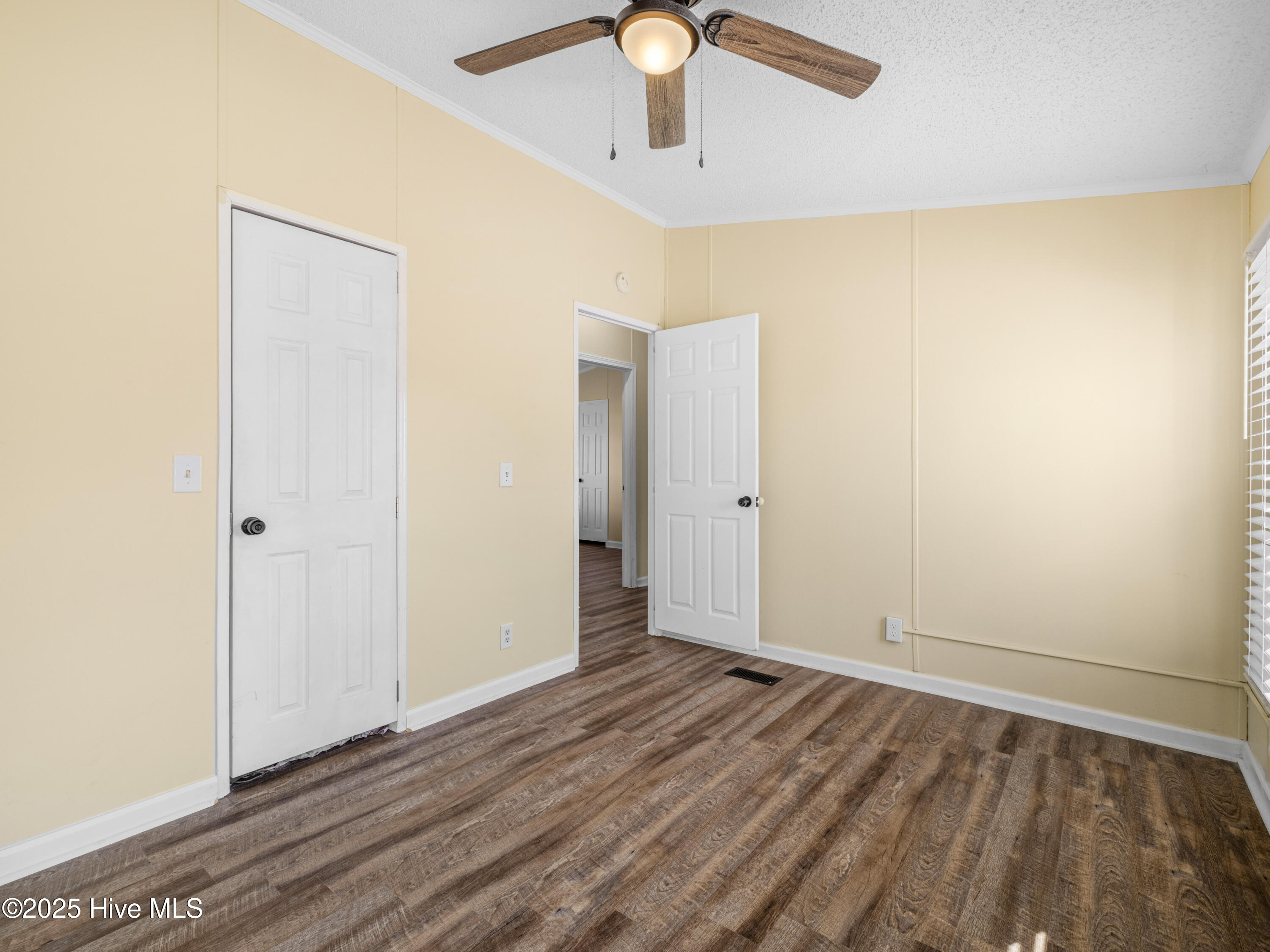 307 N Winchester Lane