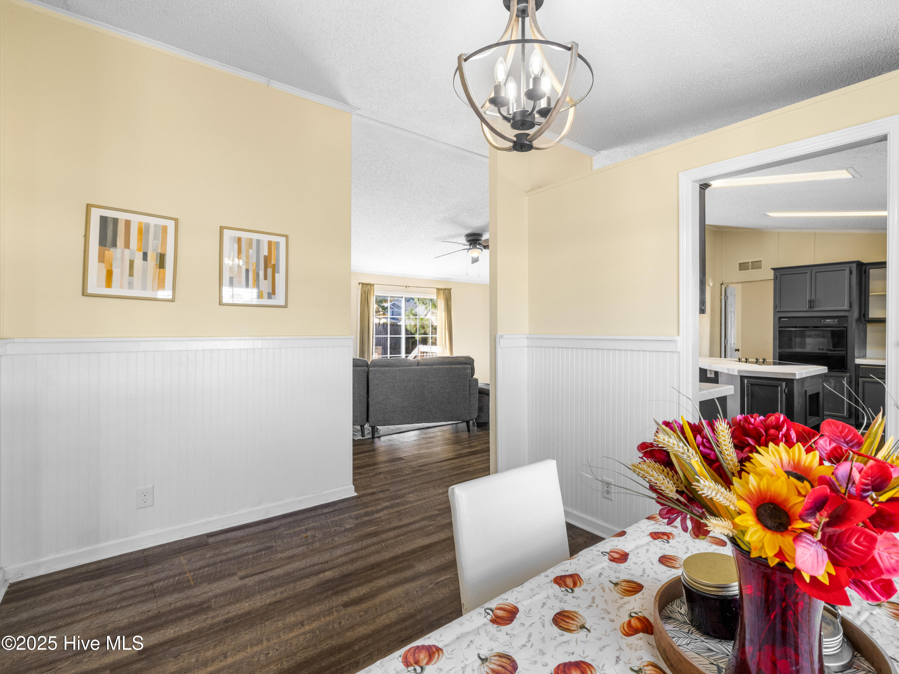 307 N Winchester Lane