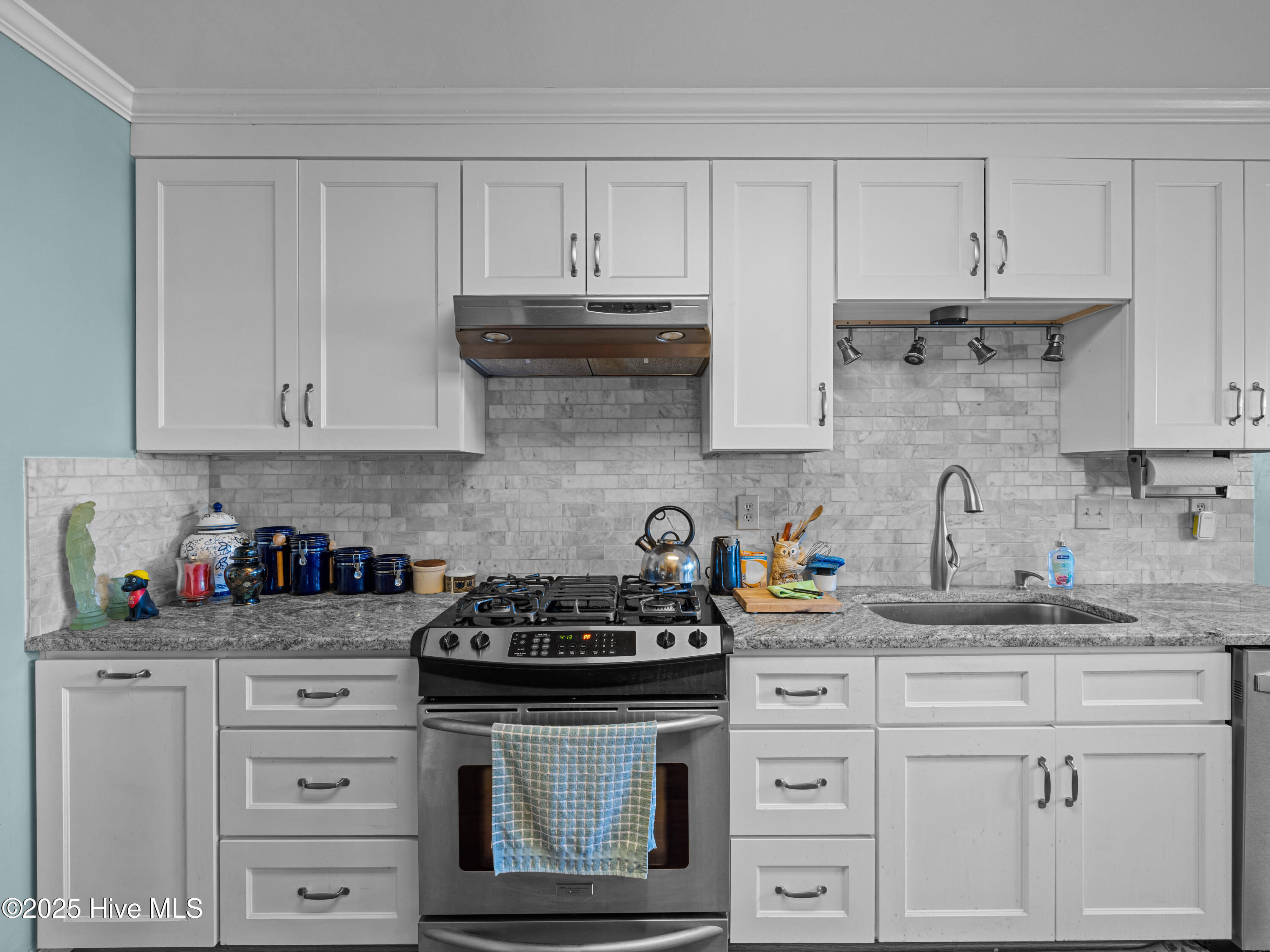 6101 Albatross Drive