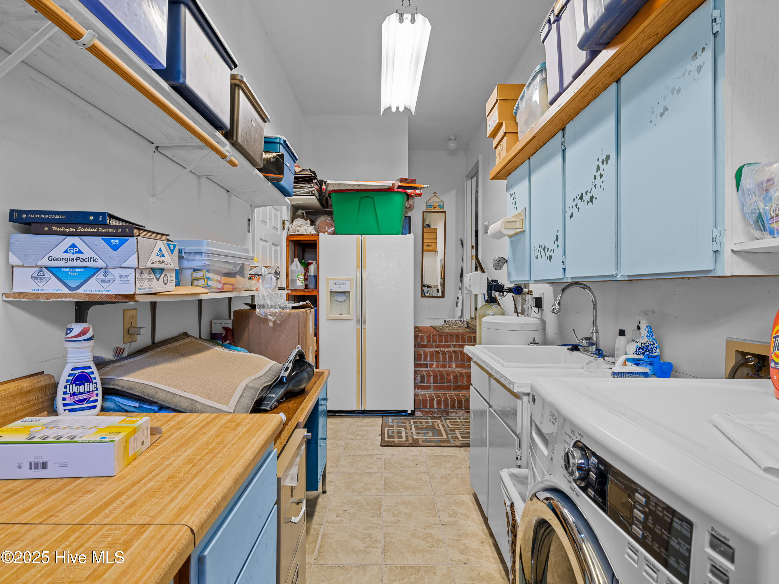 6101 Albatross Drive