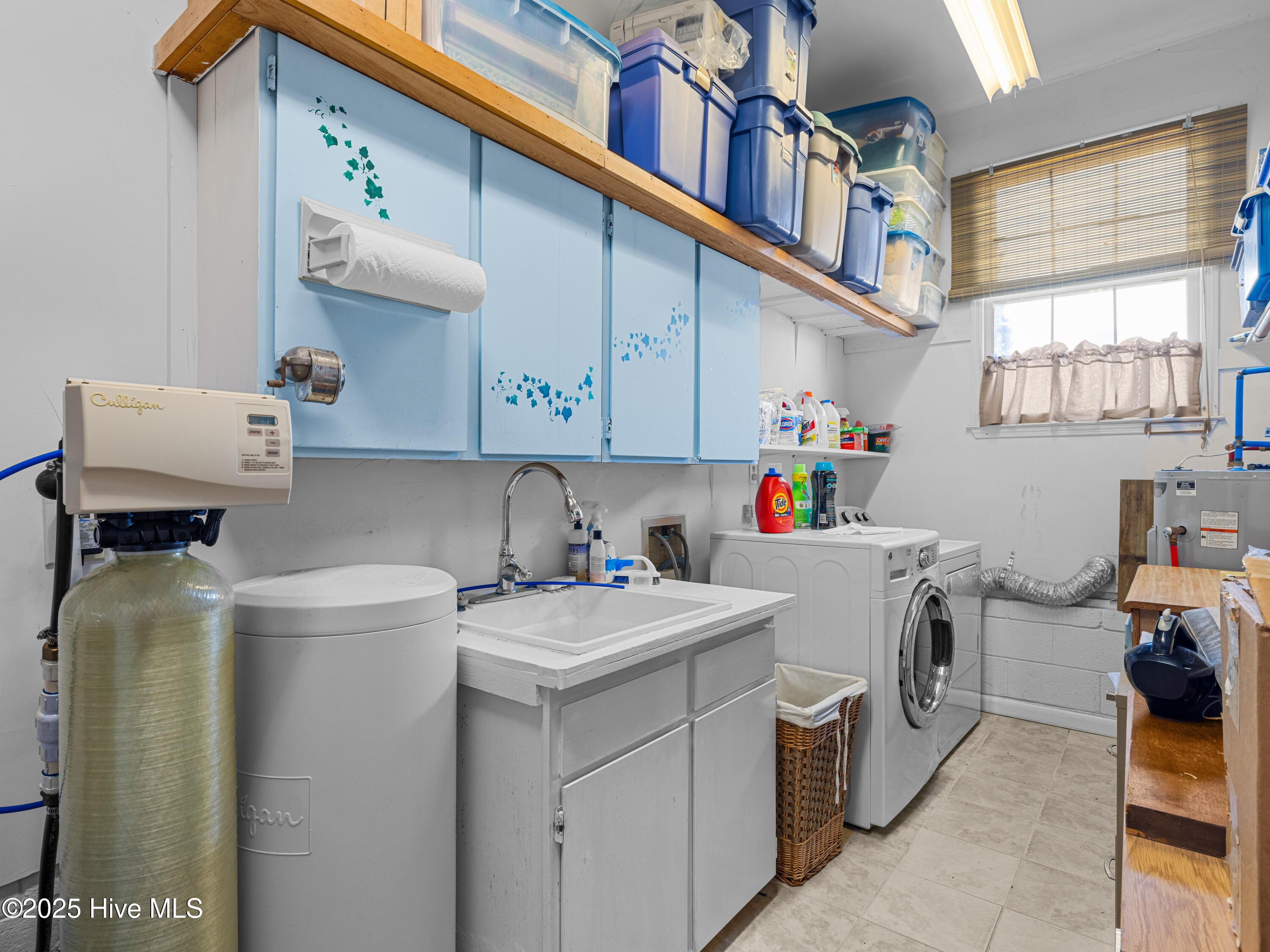 6101 Albatross Drive