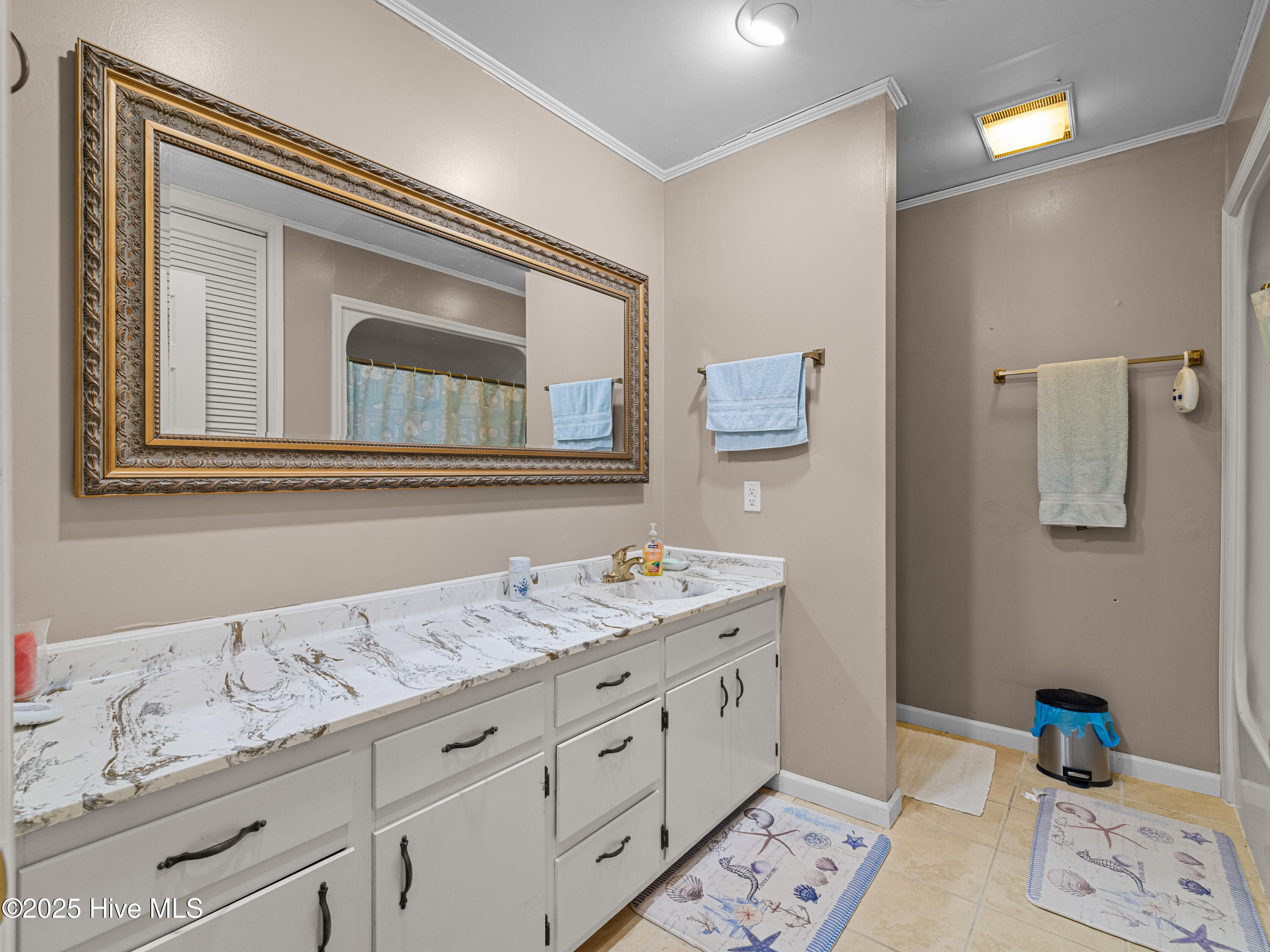 6101 Albatross Drive