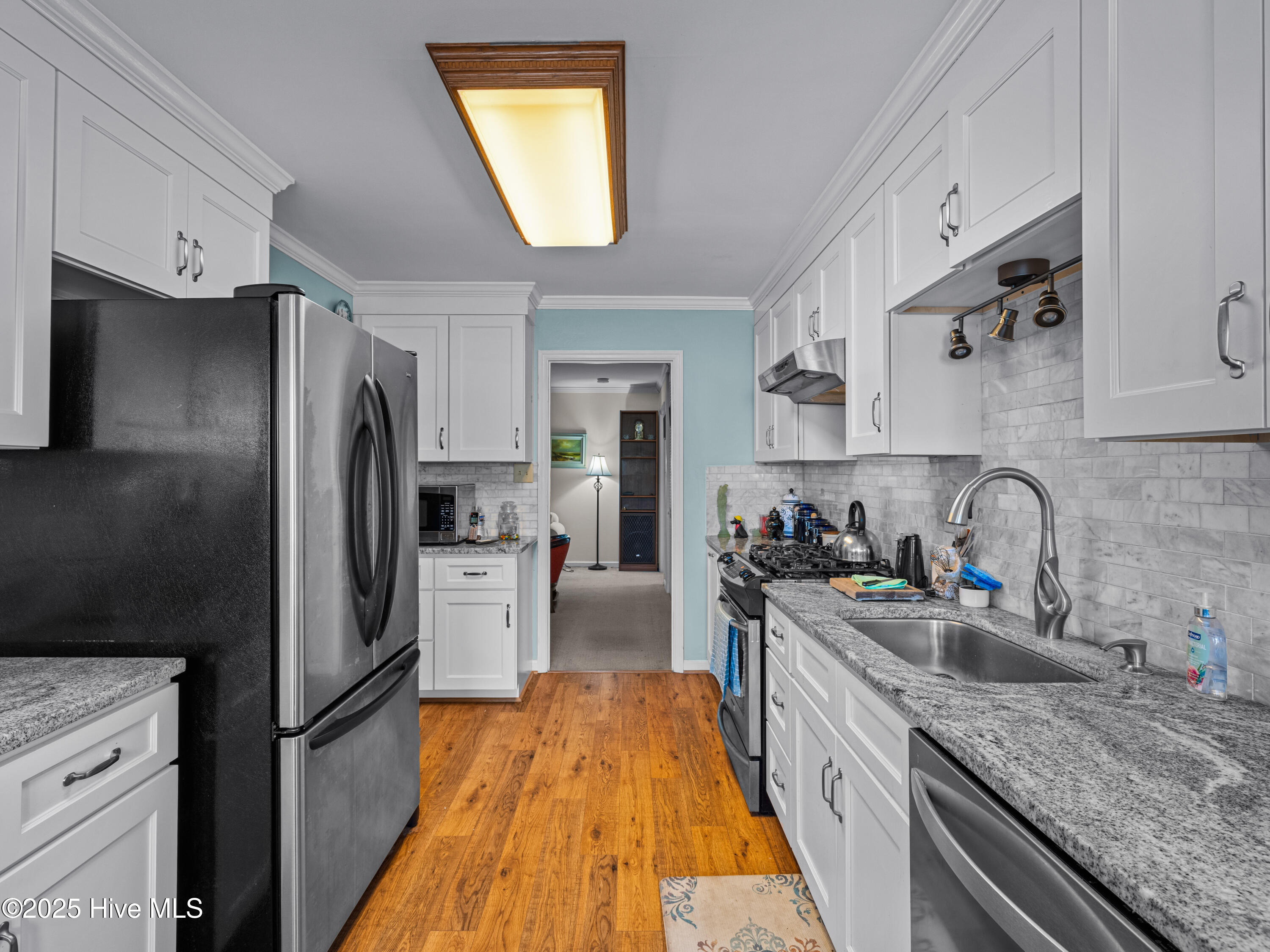 6101 Albatross Drive