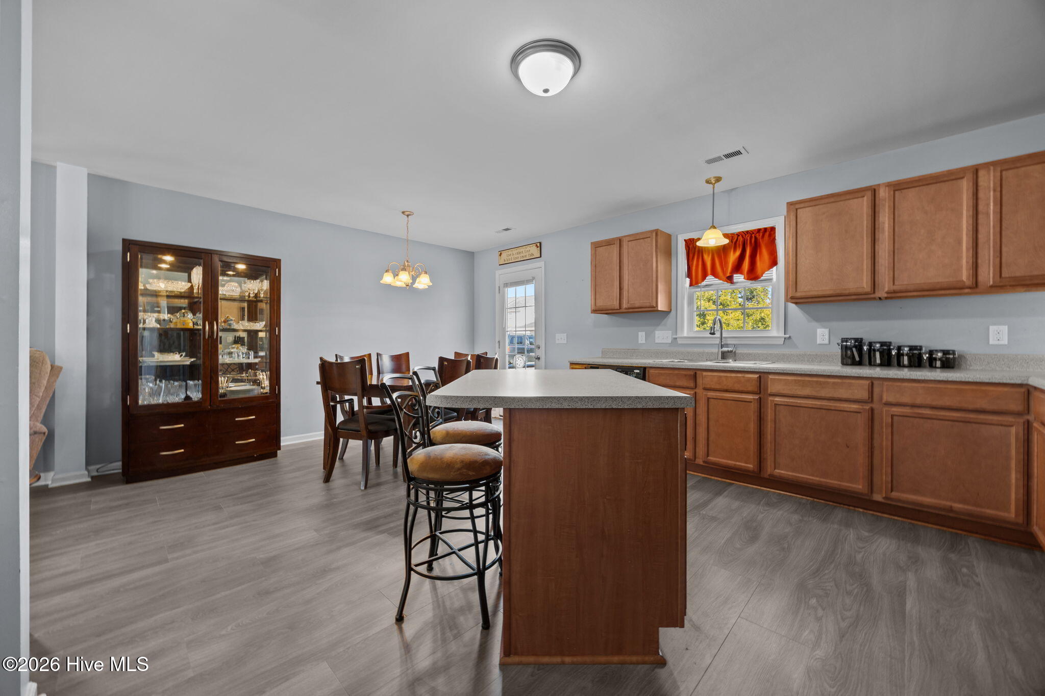 3008 W W T Whitehead Drive