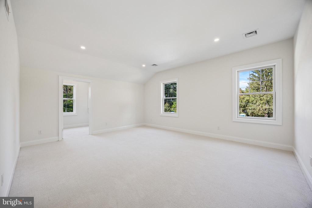 2205 BUTTONWOOD ROAD