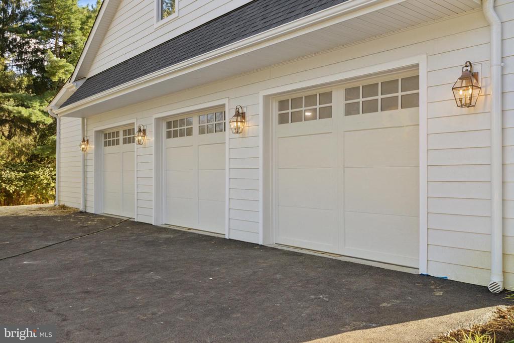 2205 BUTTONWOOD ROAD