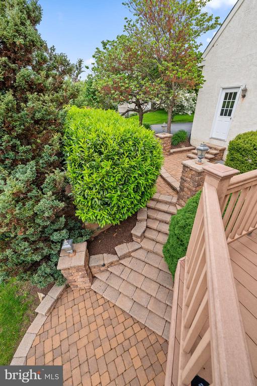 22 GREGORY LANE