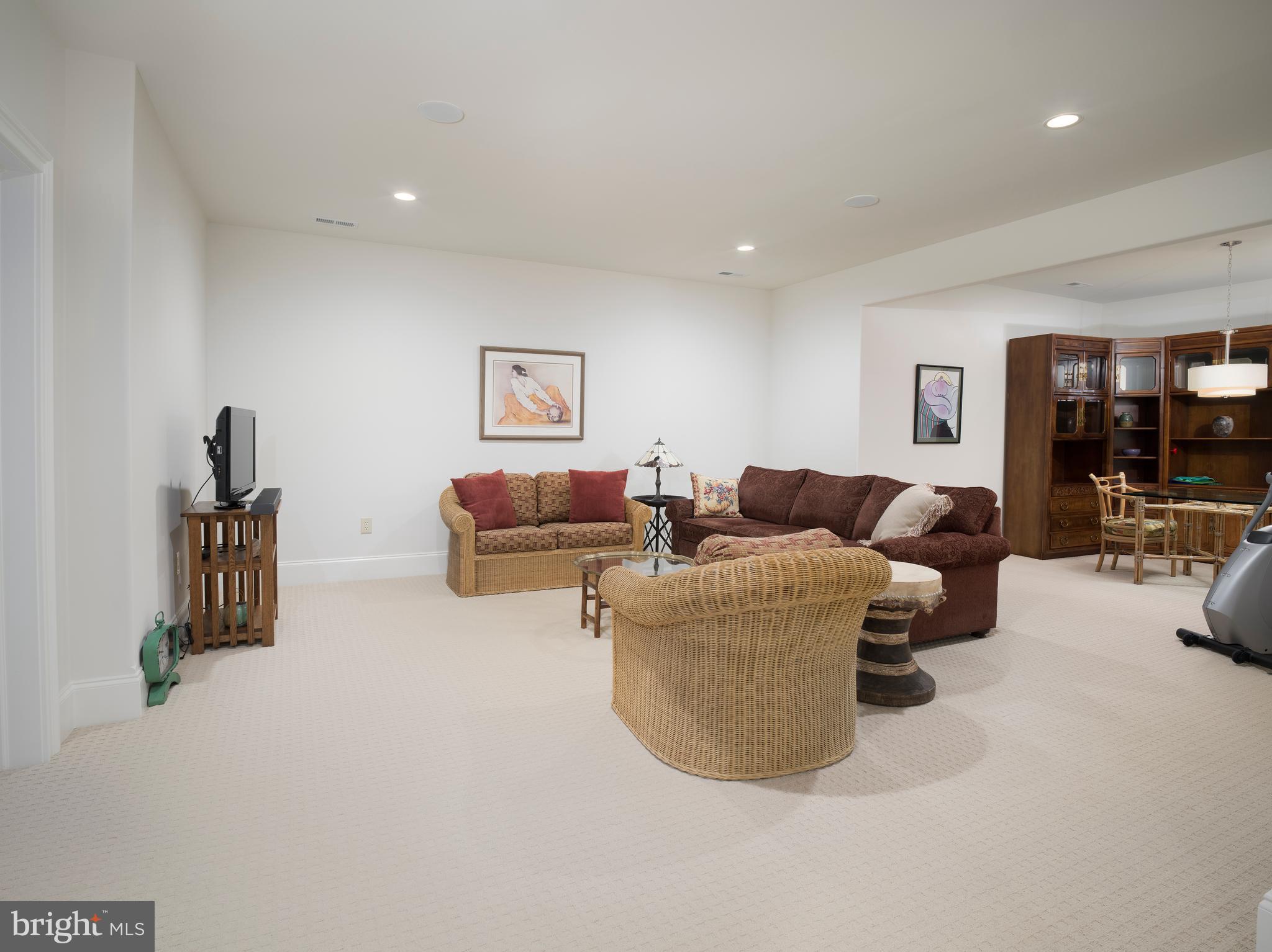 102 GREEN LANE