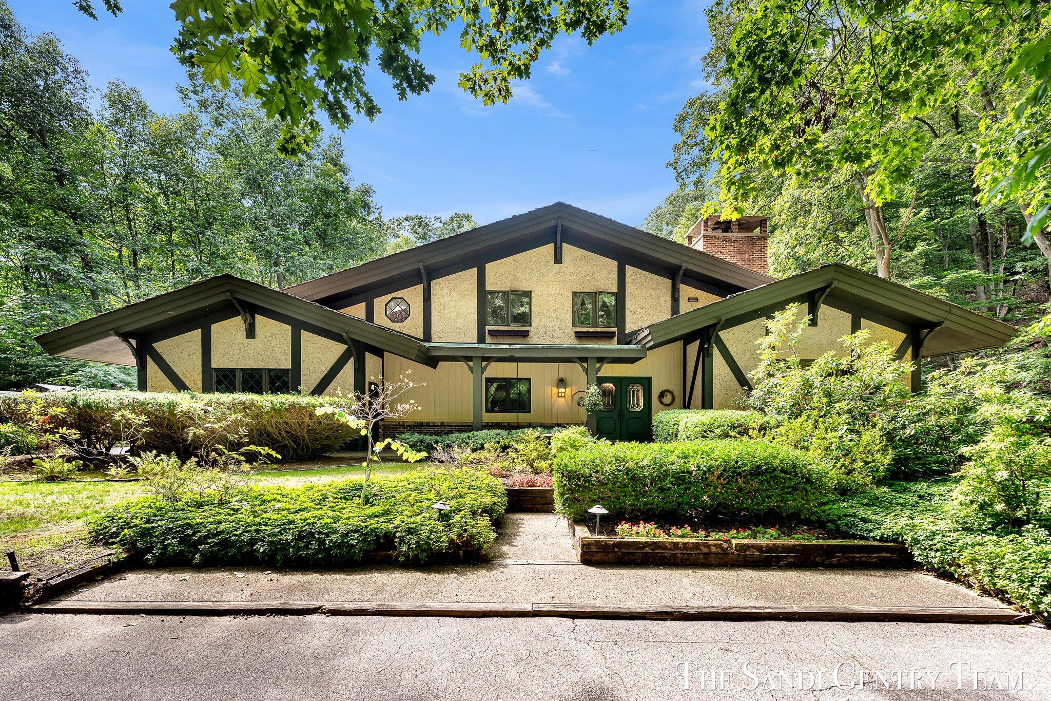 12879 Lakeshore Drive