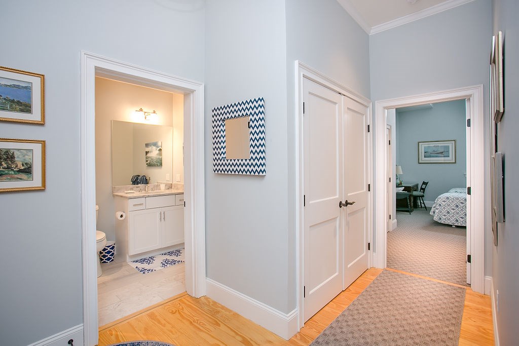 32 Carey Street 2C