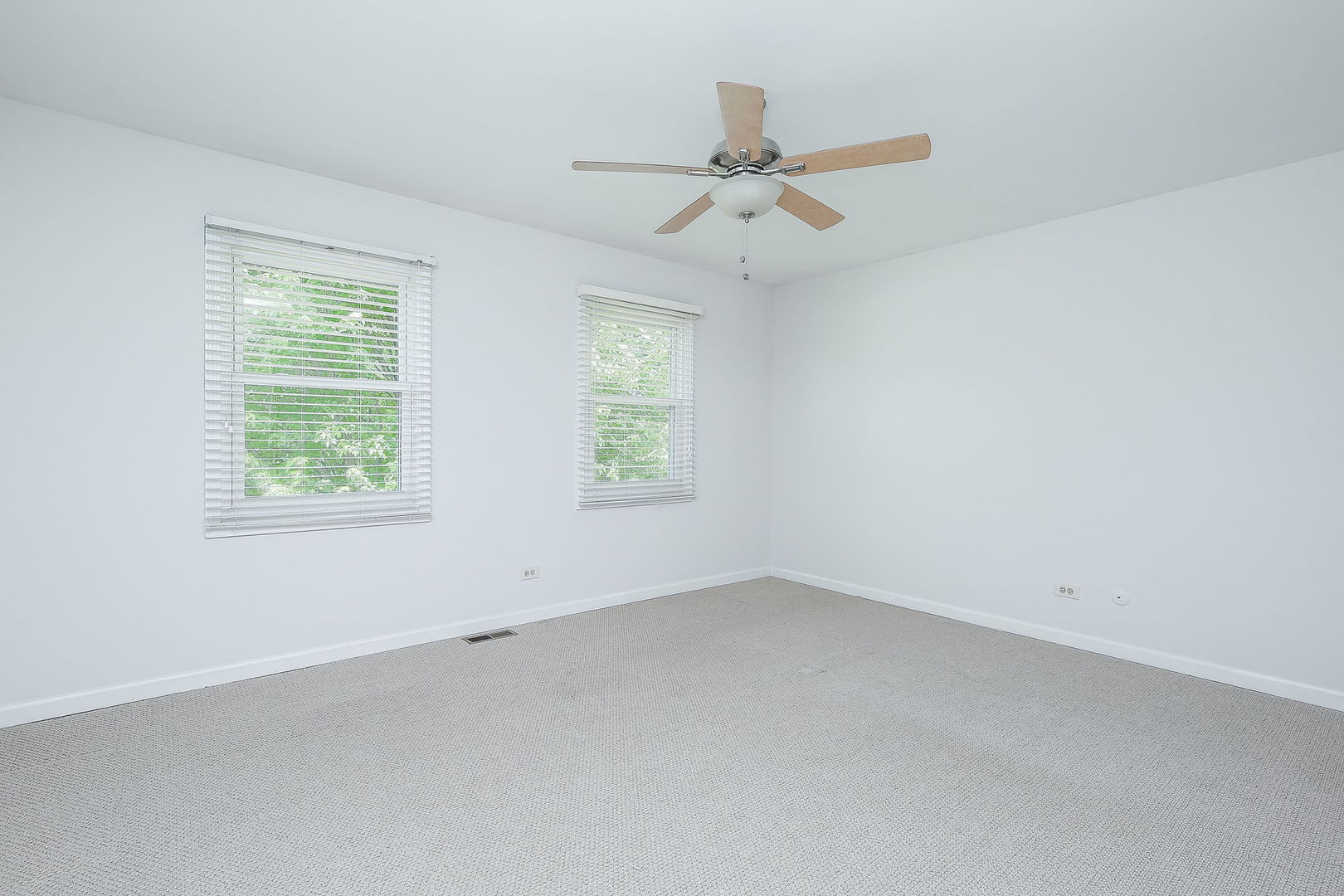 25W275 Woodstock Court