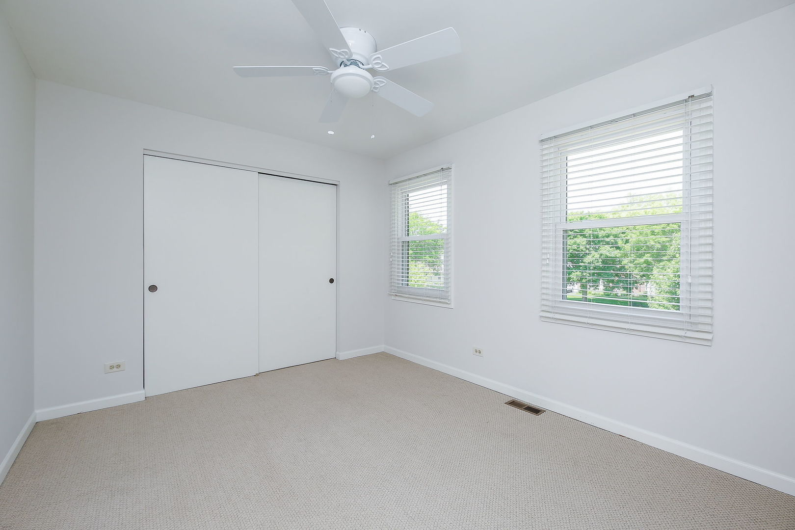 25W275 Woodstock Court