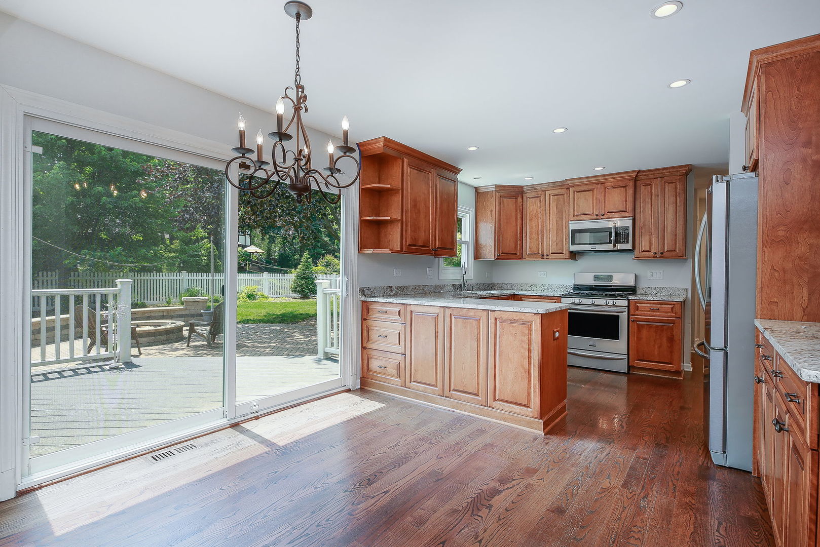 25W275 Woodstock Court