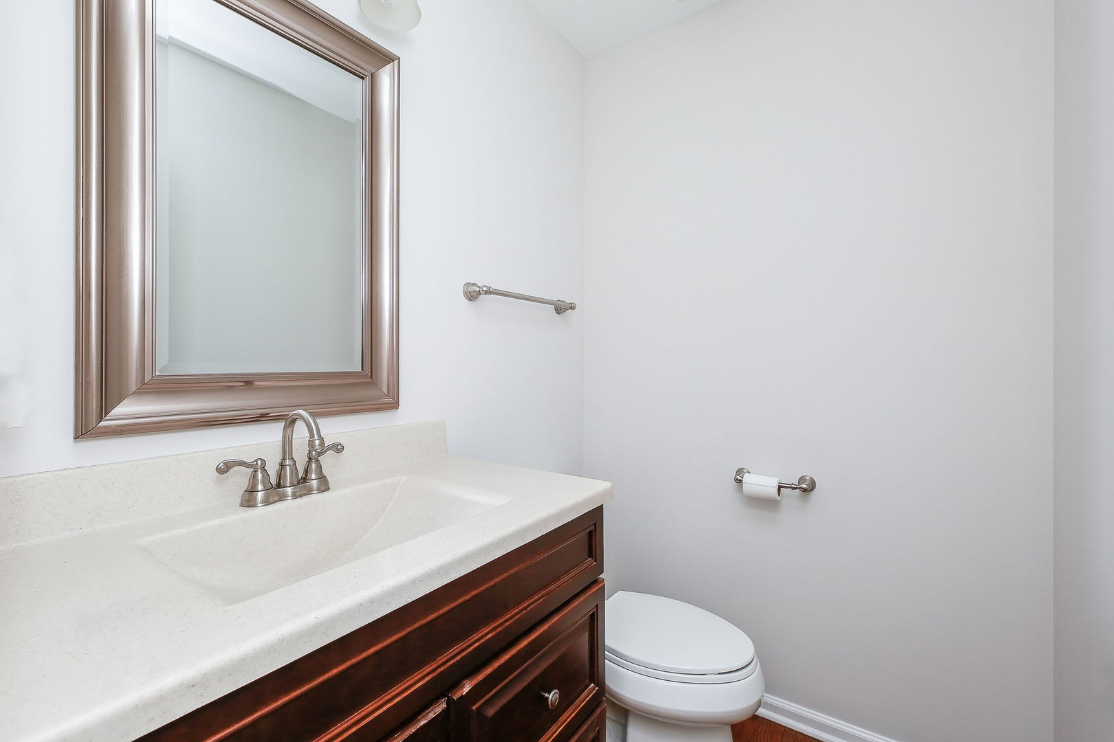 25W275 Woodstock Court