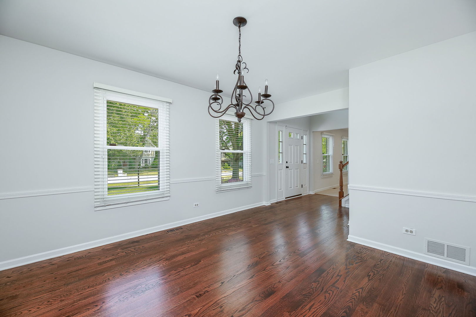 25W275 Woodstock Court