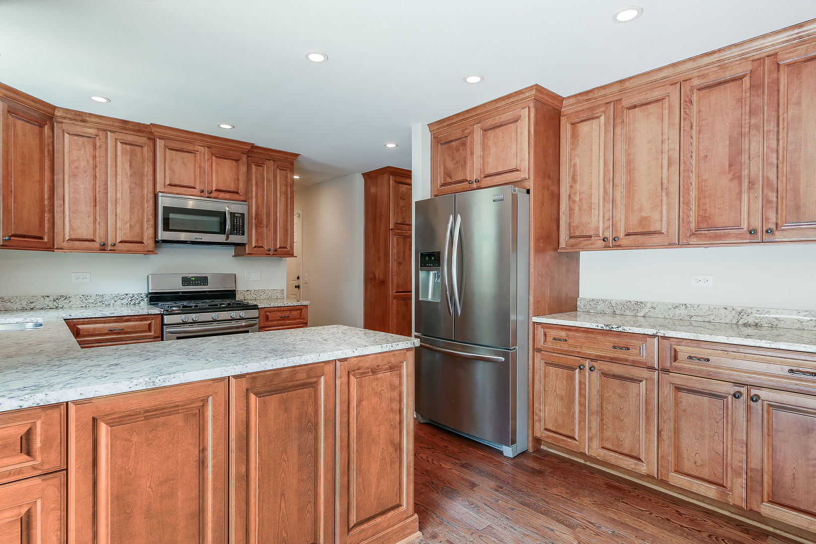 25W275 Woodstock Court