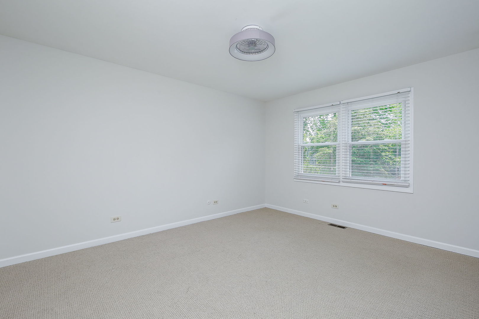 25W275 Woodstock Court