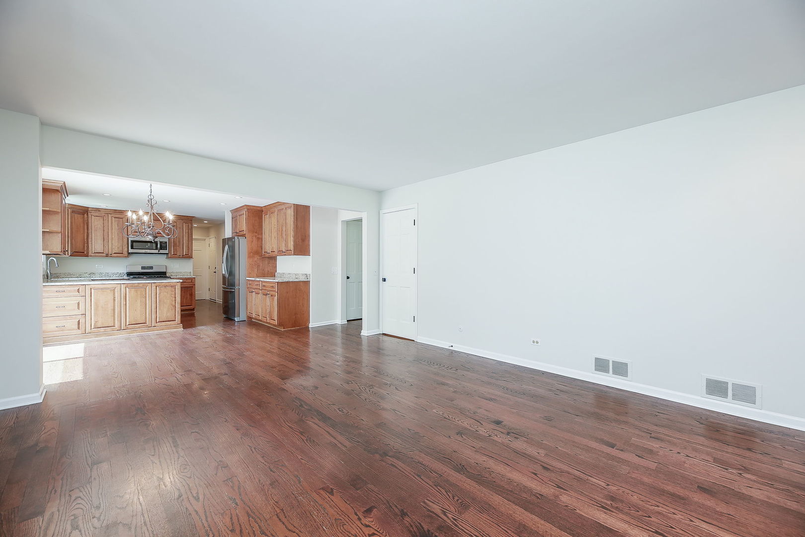 25W275 Woodstock Court