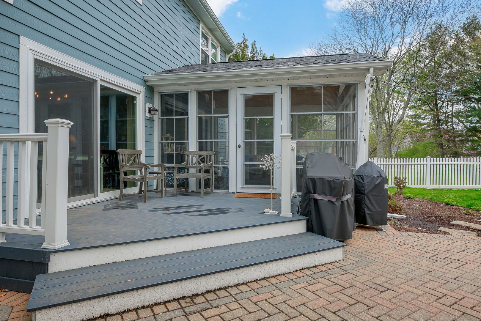 25W275 Woodstock Court