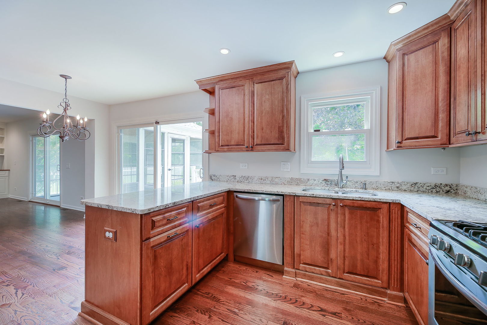 25W275 Woodstock Court