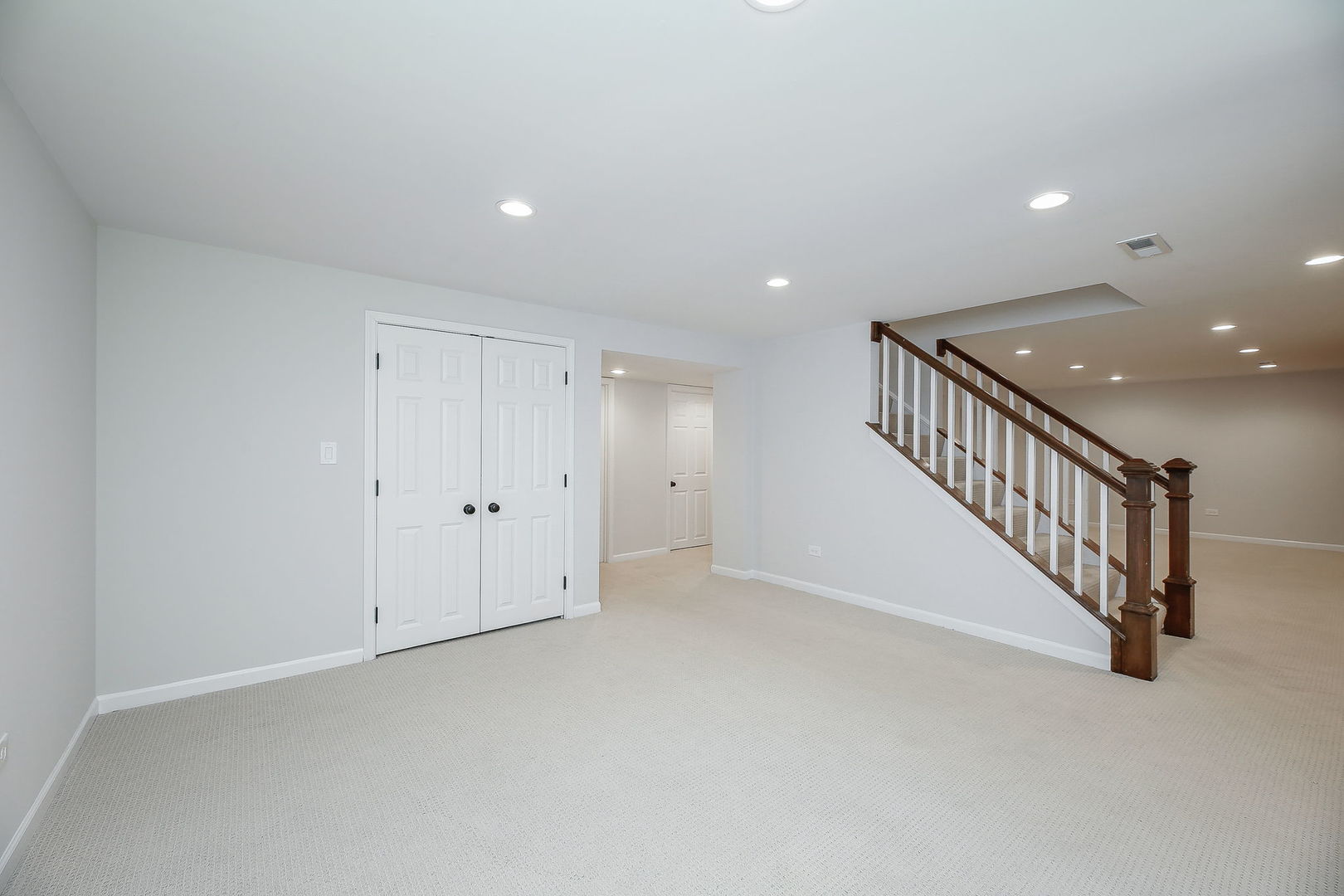 25W275 Woodstock Court