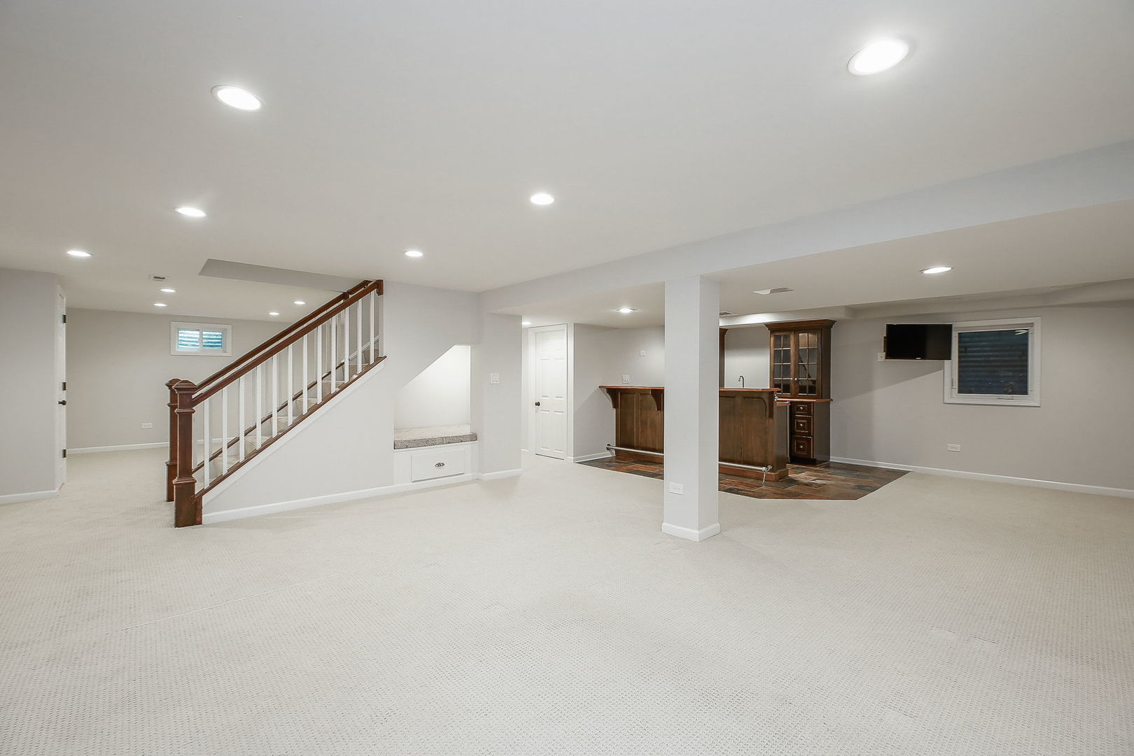 25W275 Woodstock Court