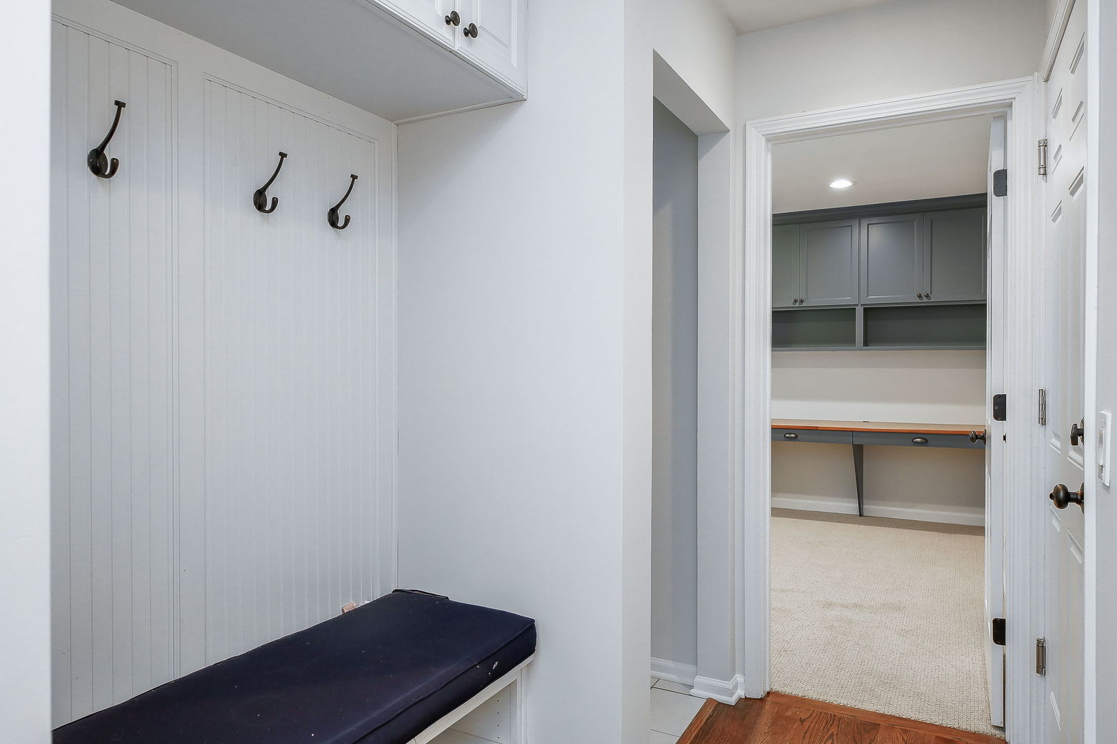 25W275 Woodstock Court