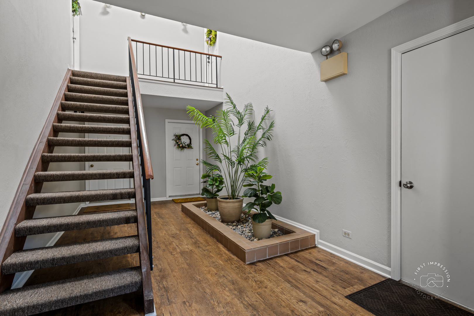 530 RIVER FRONT Circle Unit: 608