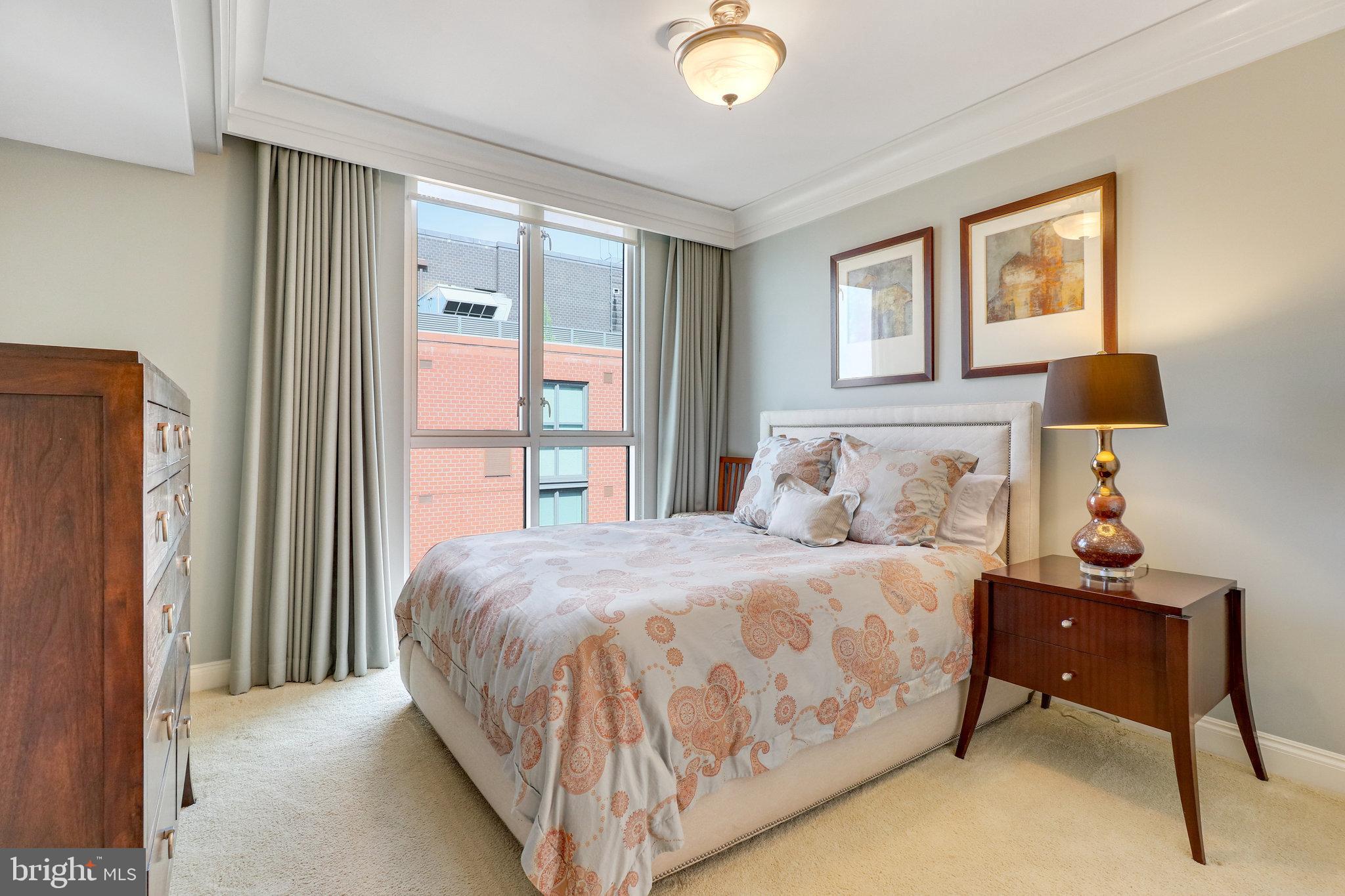 1025 1st St SE #1406