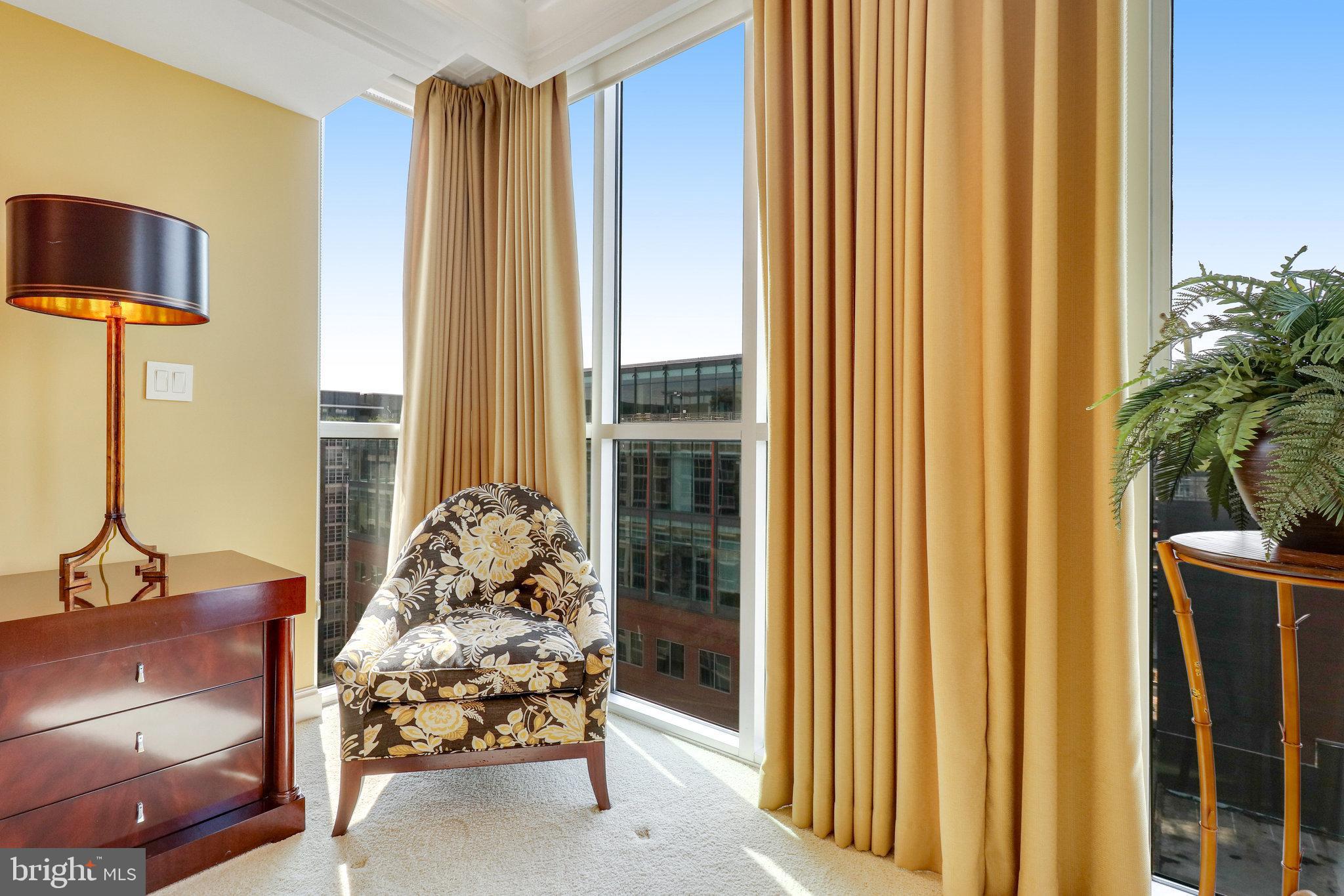 1025 1st St SE #1406