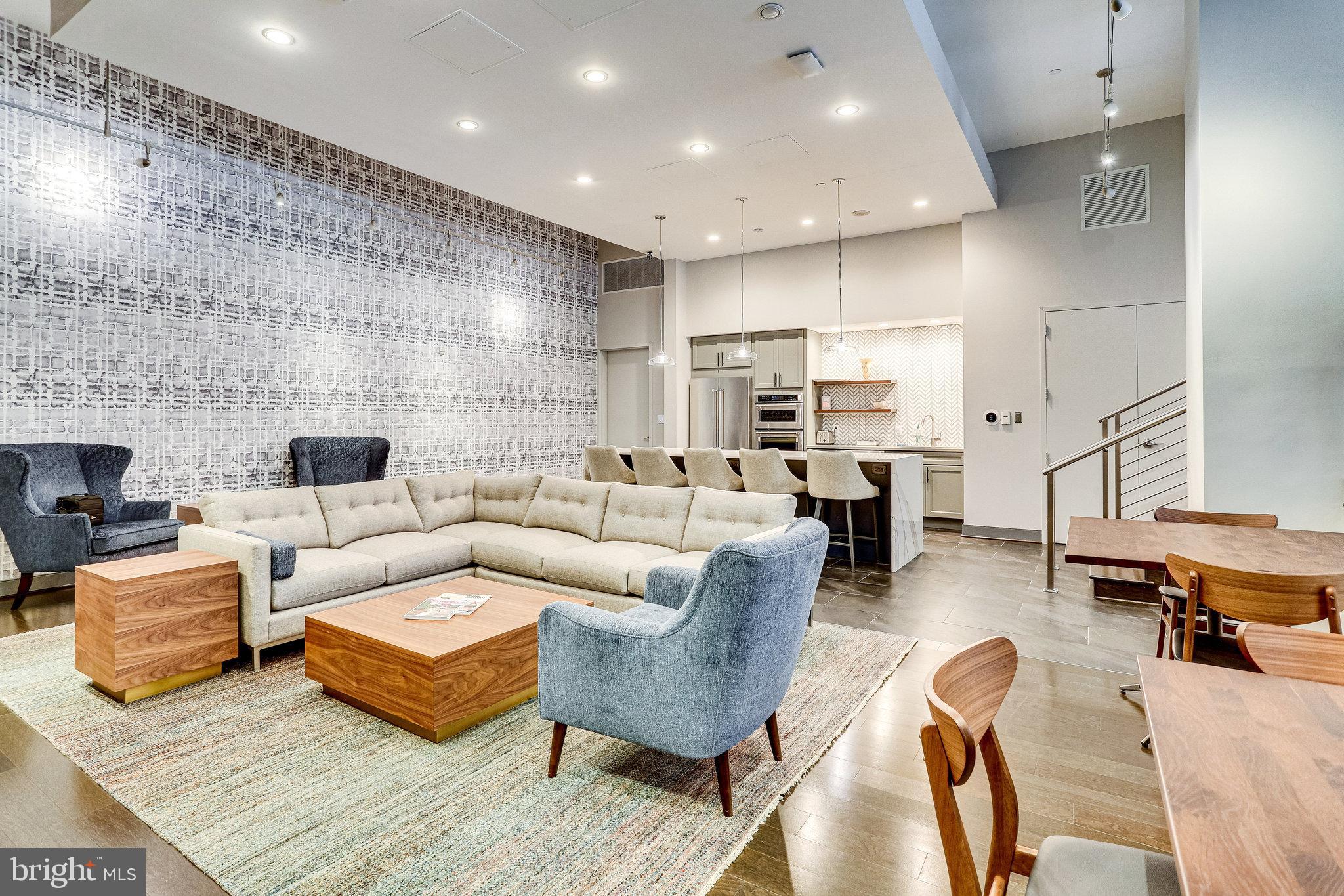 1025 1st St SE #1406