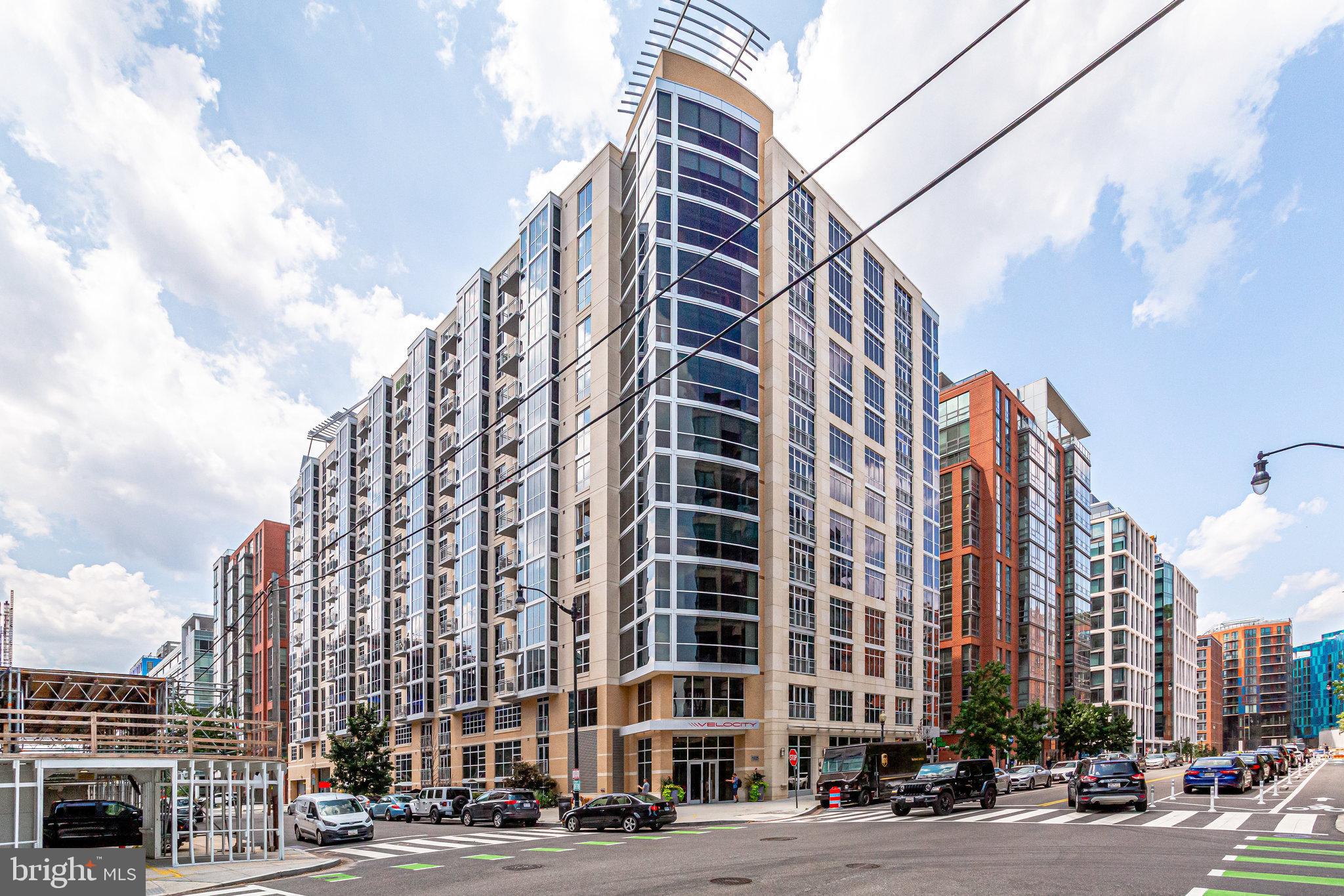 1025 1st St SE #1406