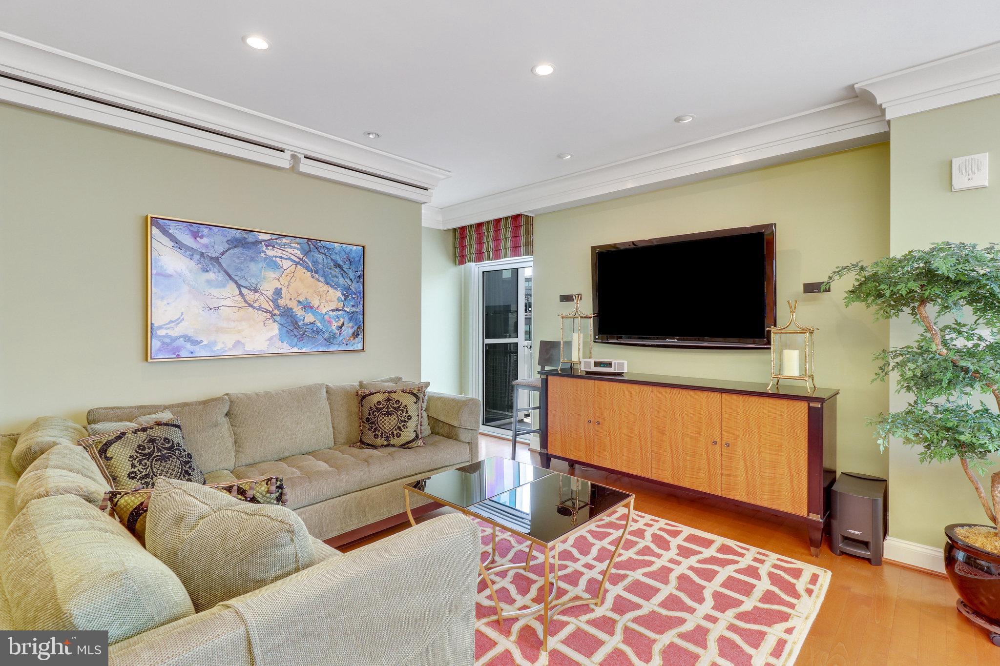 1025 1st St SE #1406