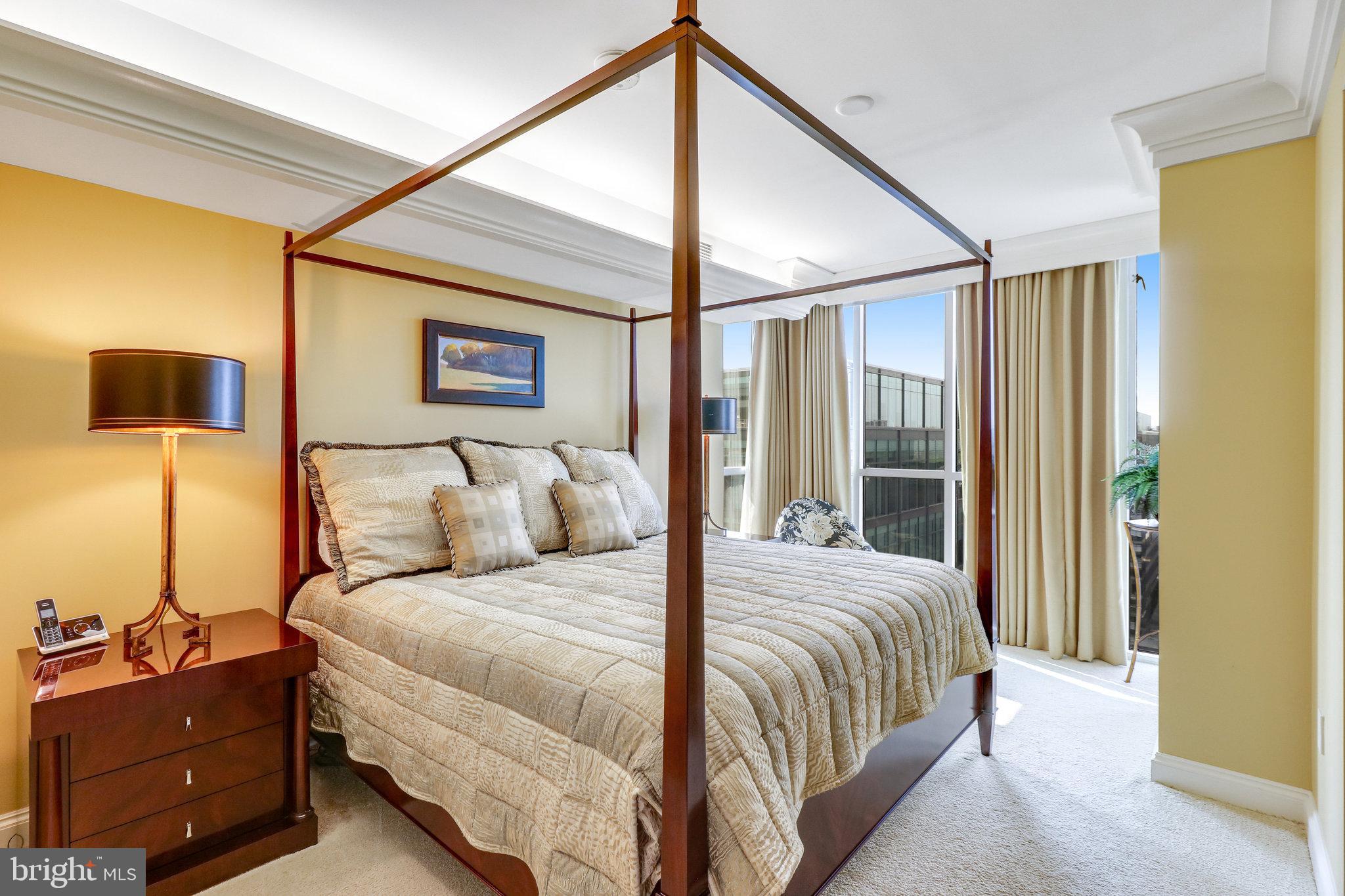 1025 1st St SE #1406