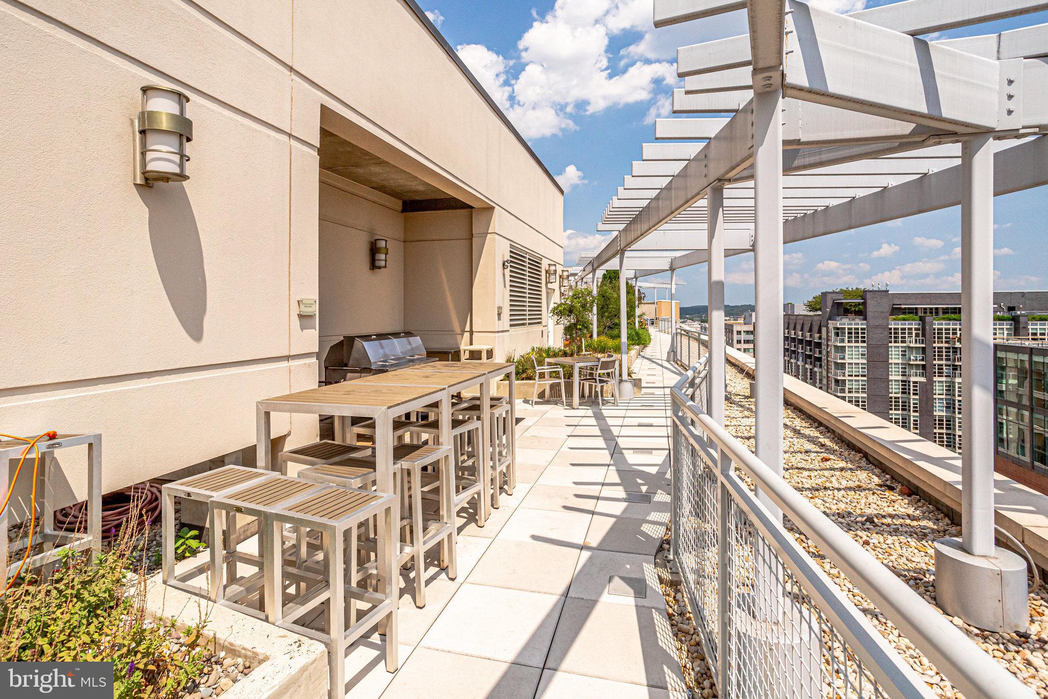 1025 1st St SE #1406