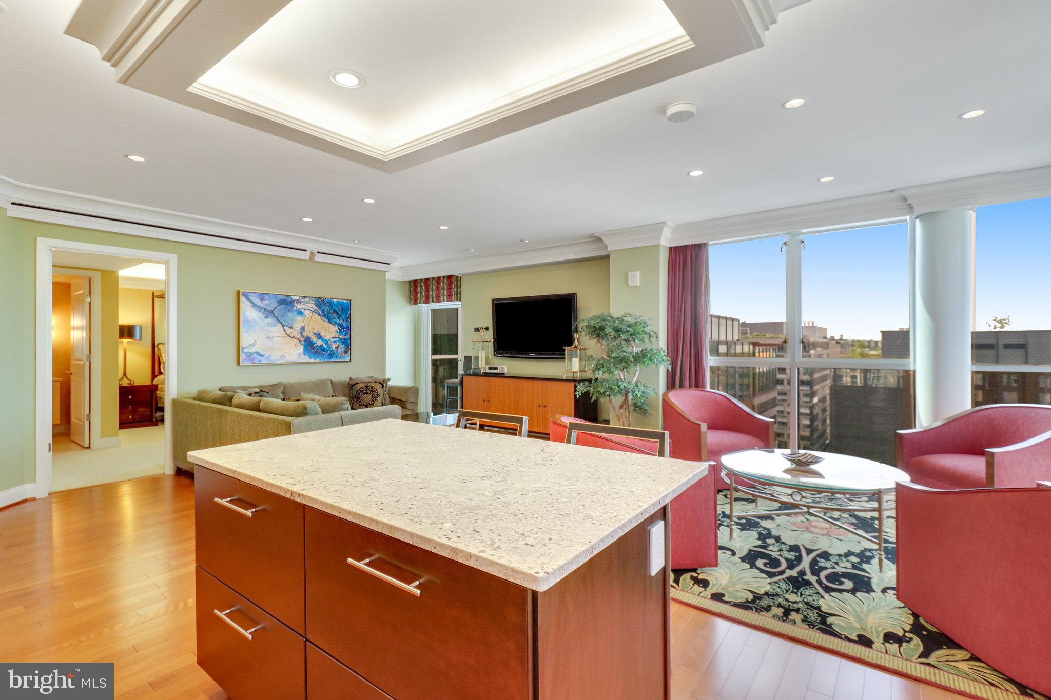 1025 1st St SE #1406