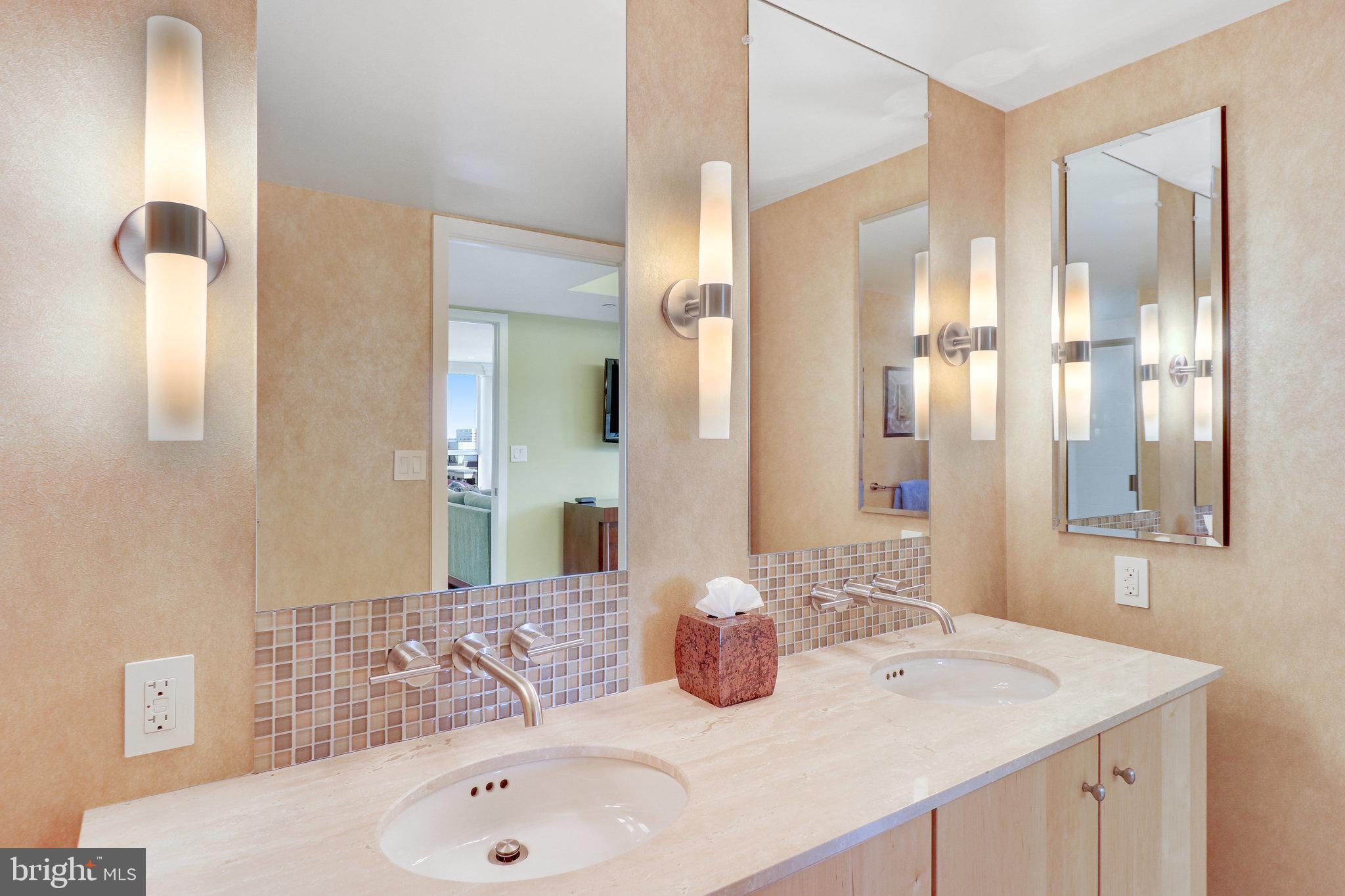 1025 1st St SE #1406