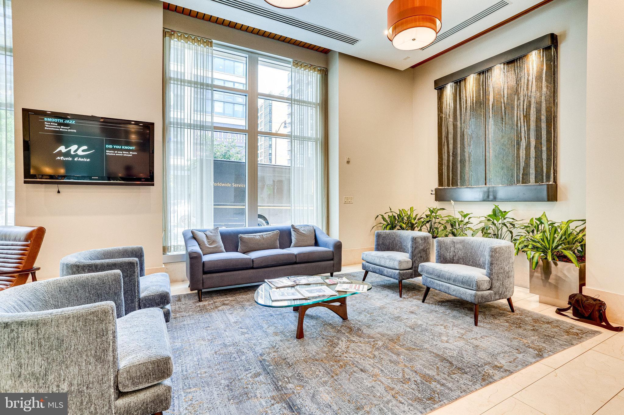 1025 1st St SE #1406