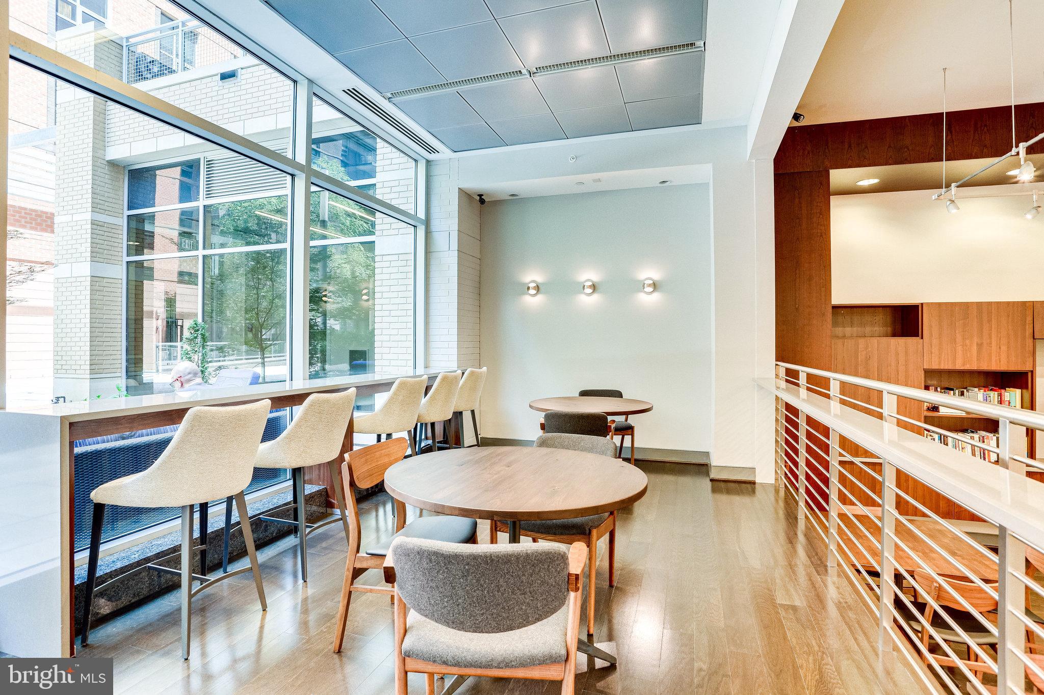 1025 1st St SE #1406