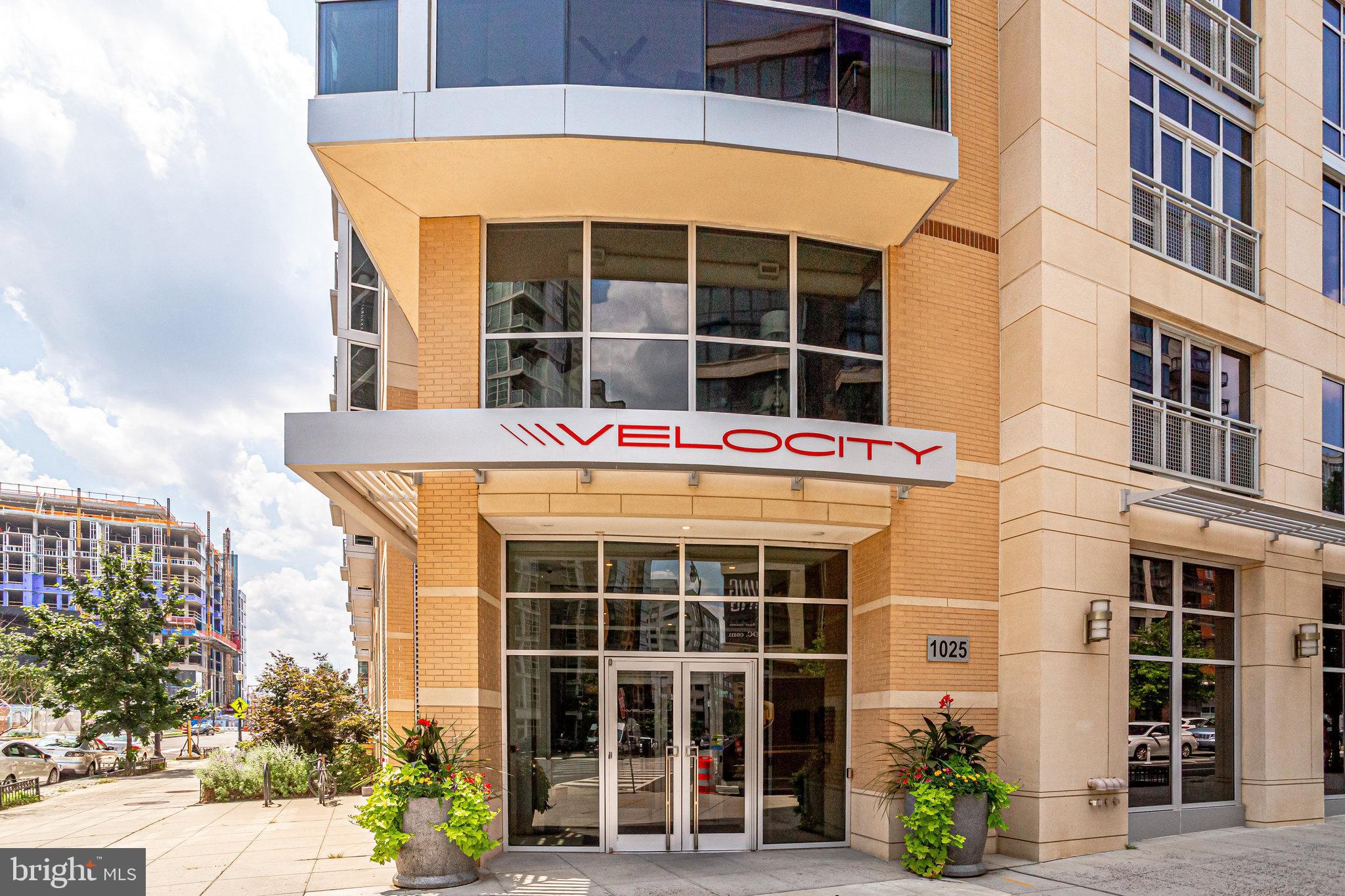 1025 1st St SE #1406