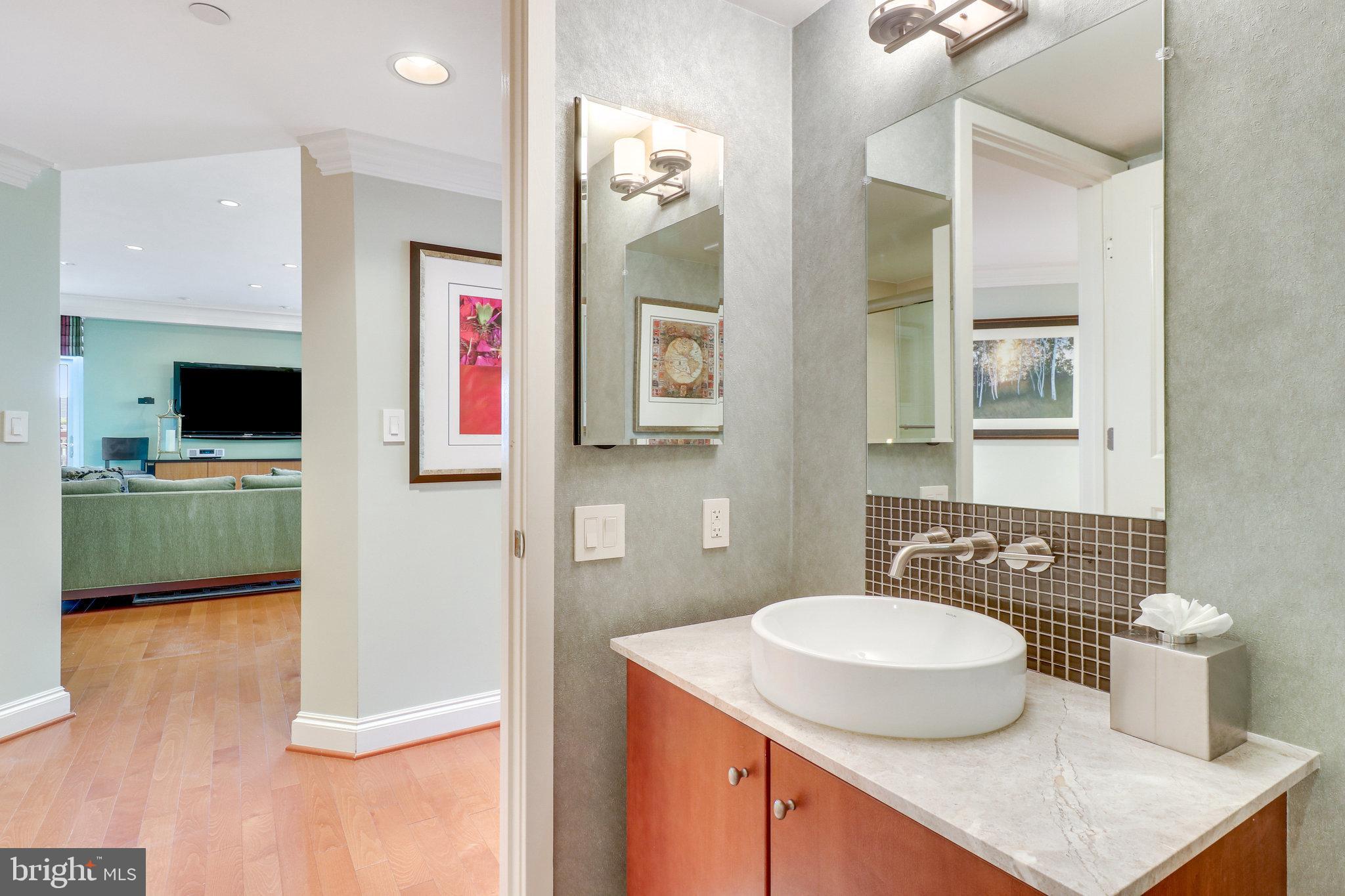 1025 1st St SE #1406