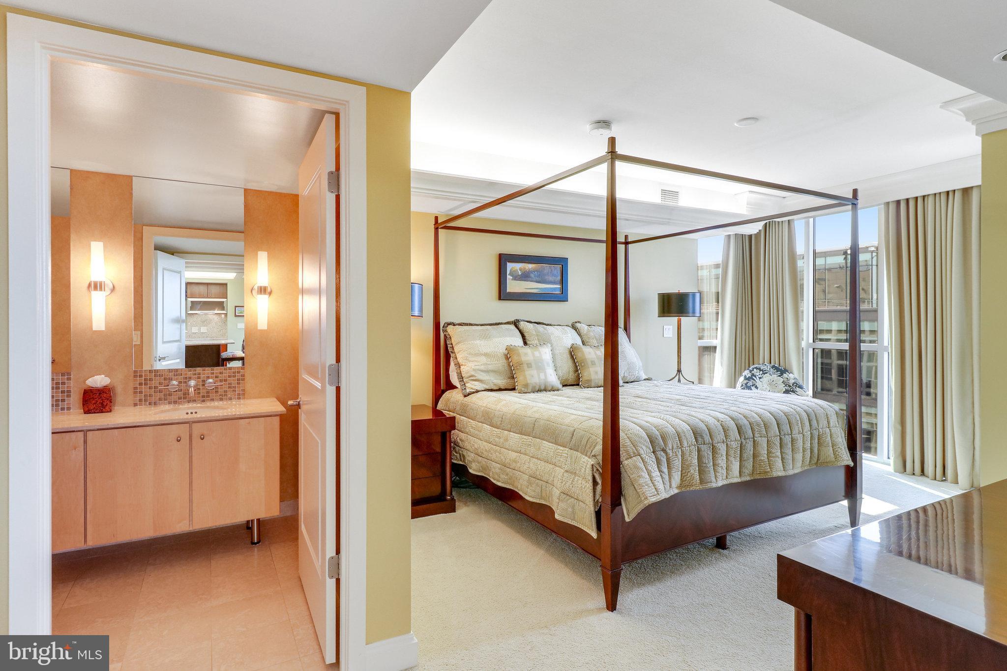 1025 1st St SE #1406